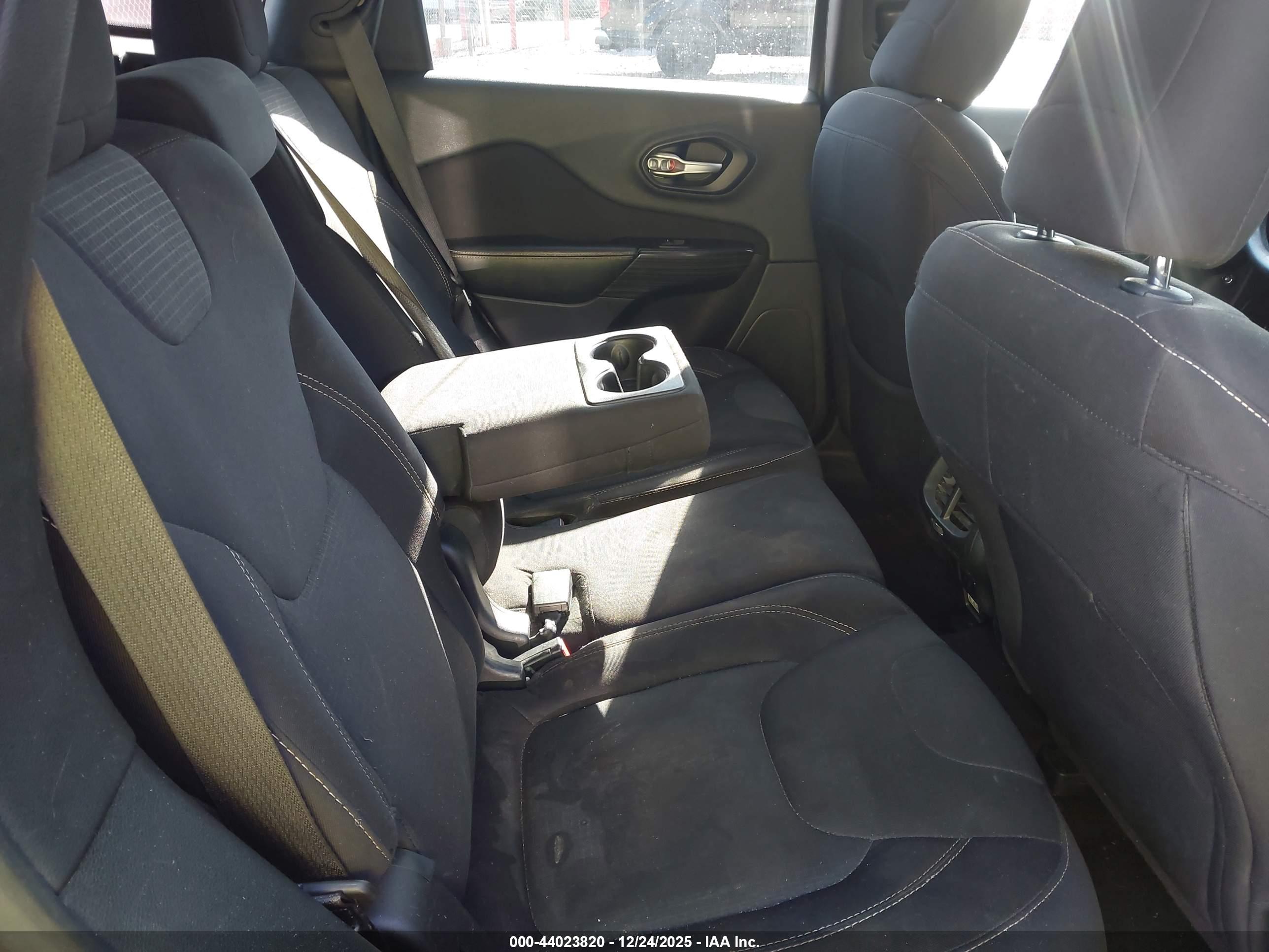 JEEP CHEROKEE image 8