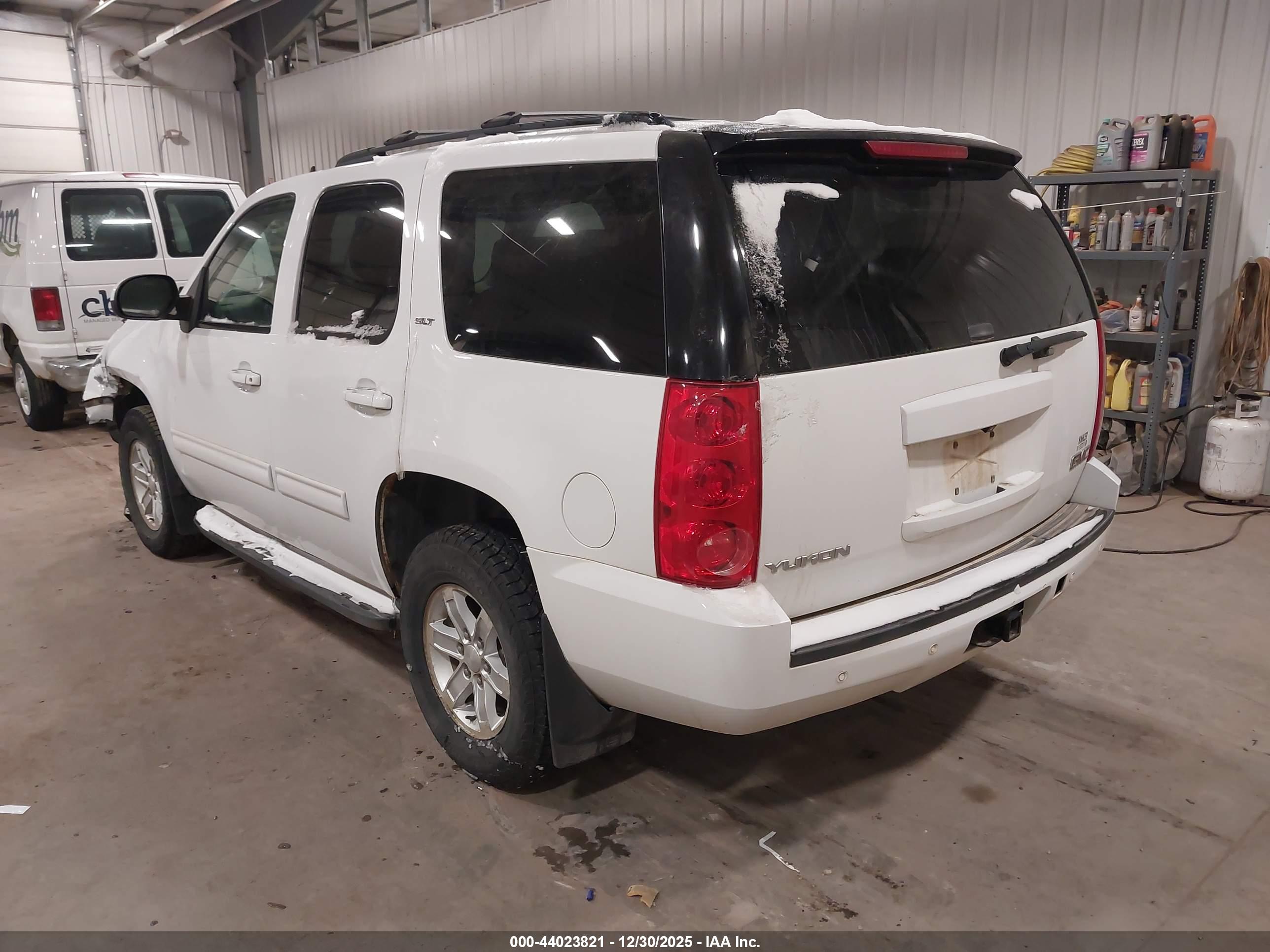 GMC YUKON image 3