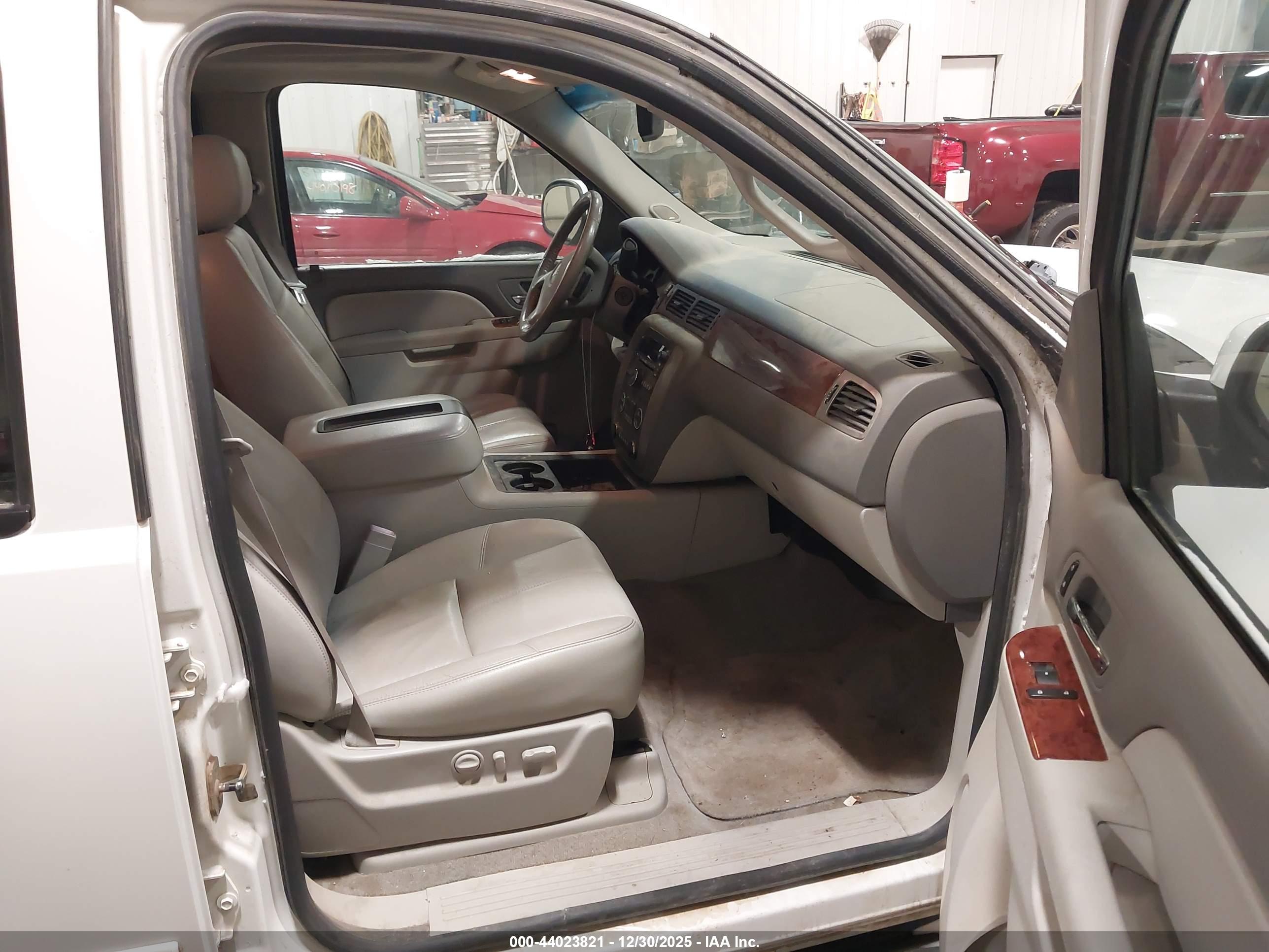 GMC YUKON image 5