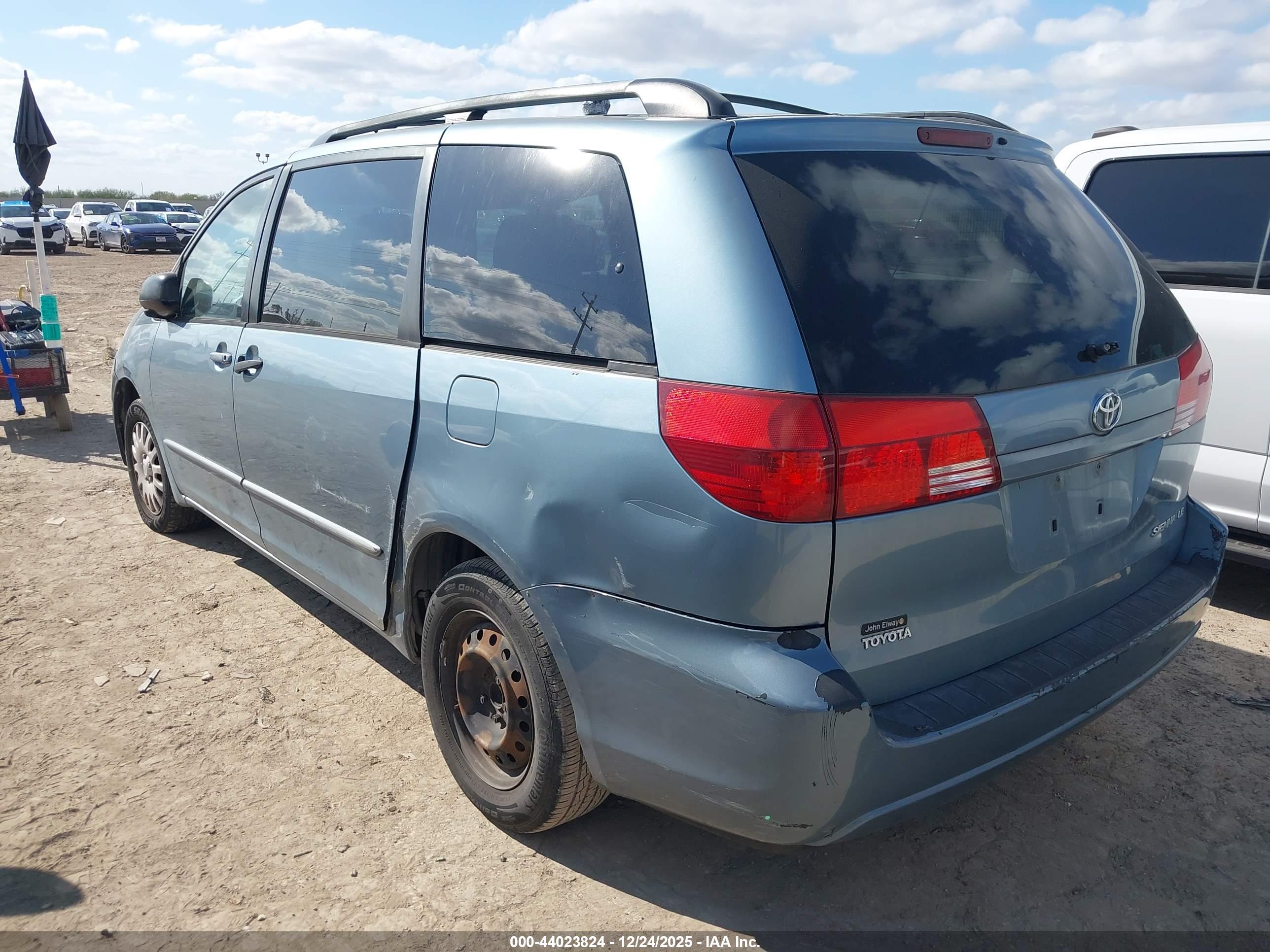 TOYOTA SIENNA image 3