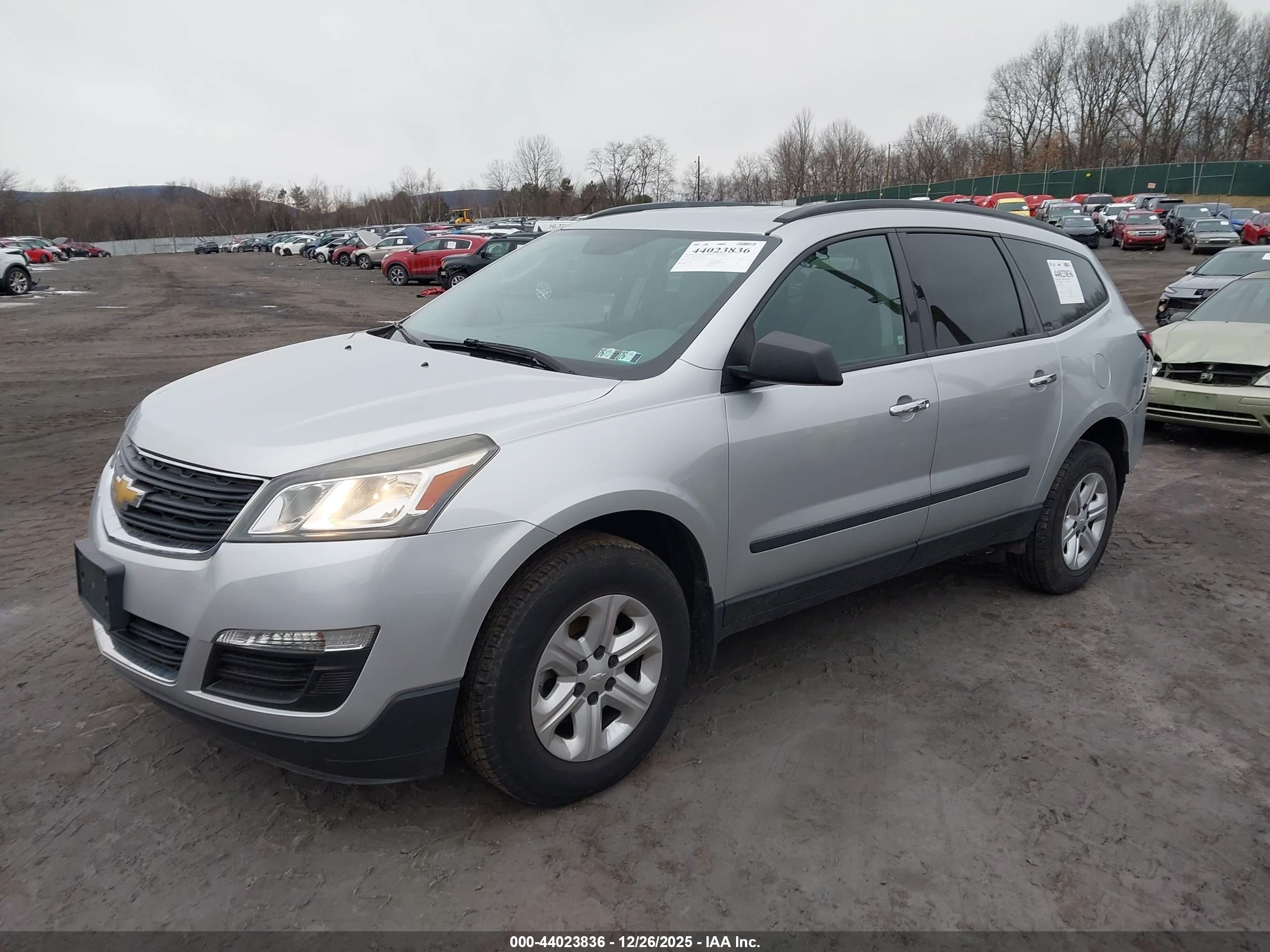CHEVROLET TRAVERSE image 2
