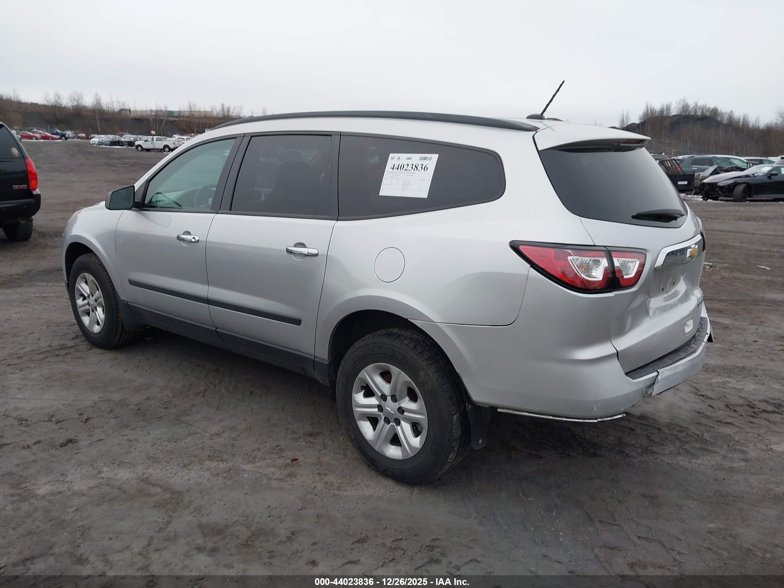 CHEVROLET TRAVERSE image 3