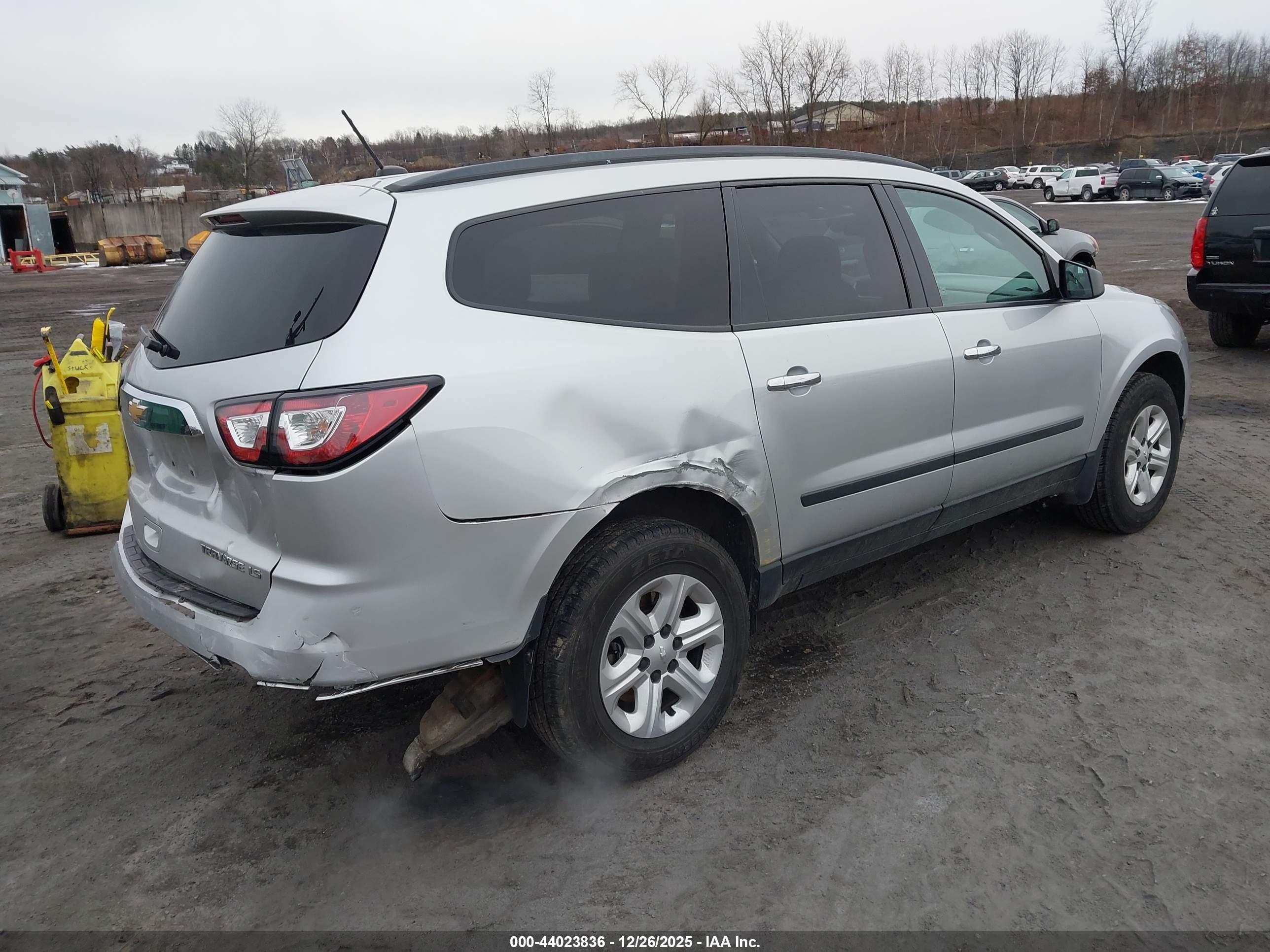 CHEVROLET TRAVERSE image 4