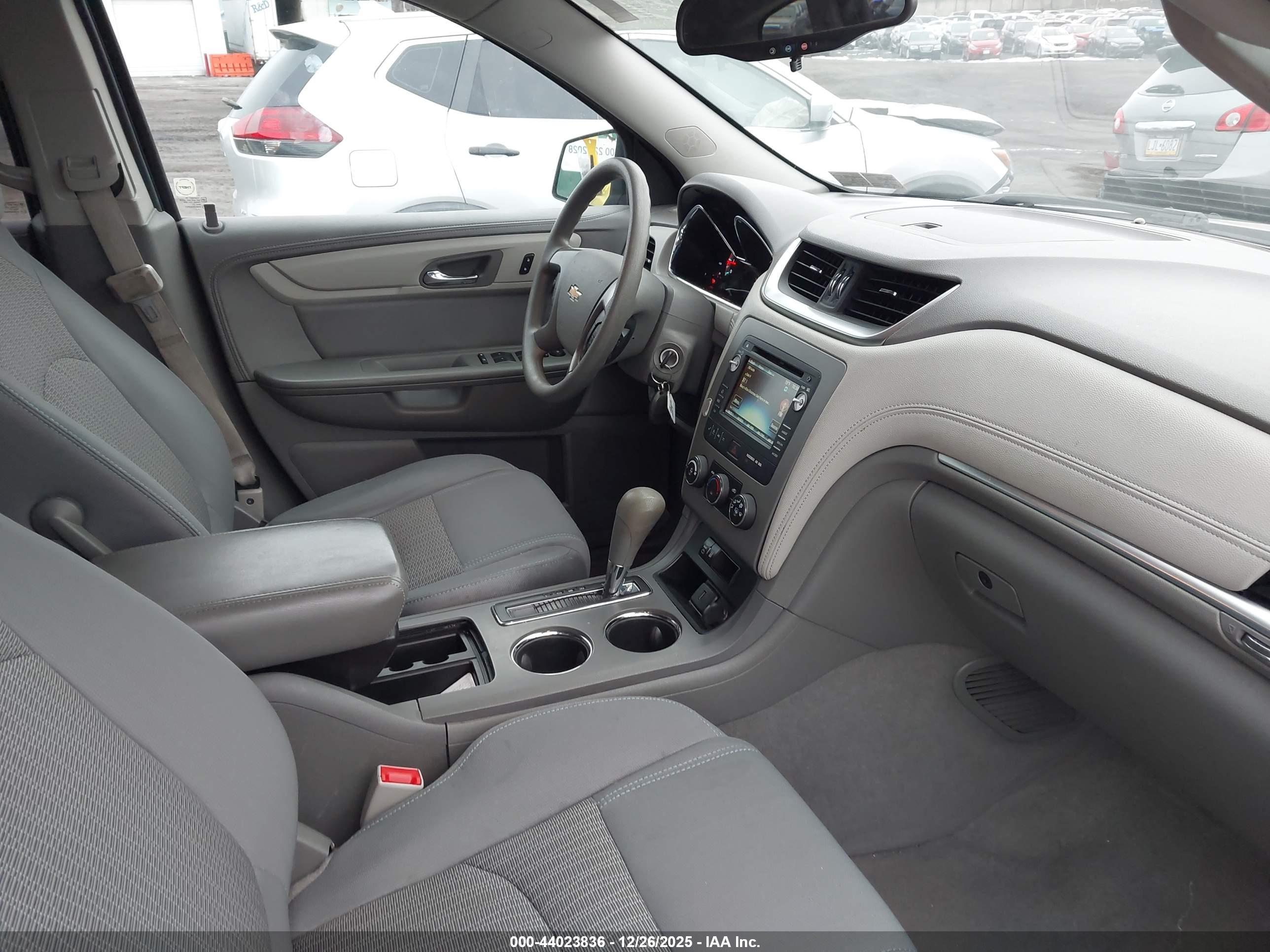 CHEVROLET TRAVERSE image 5