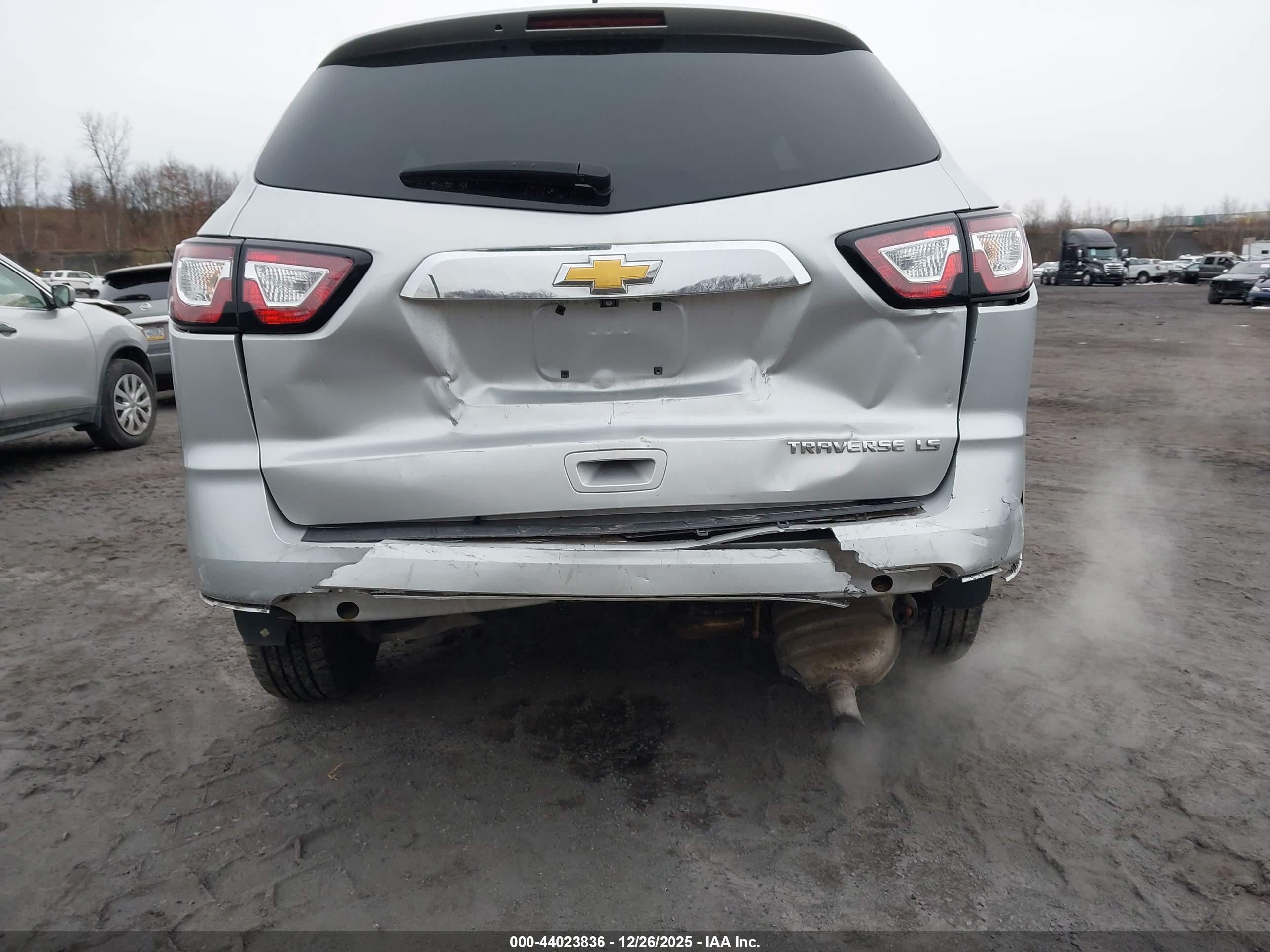 CHEVROLET TRAVERSE image 6