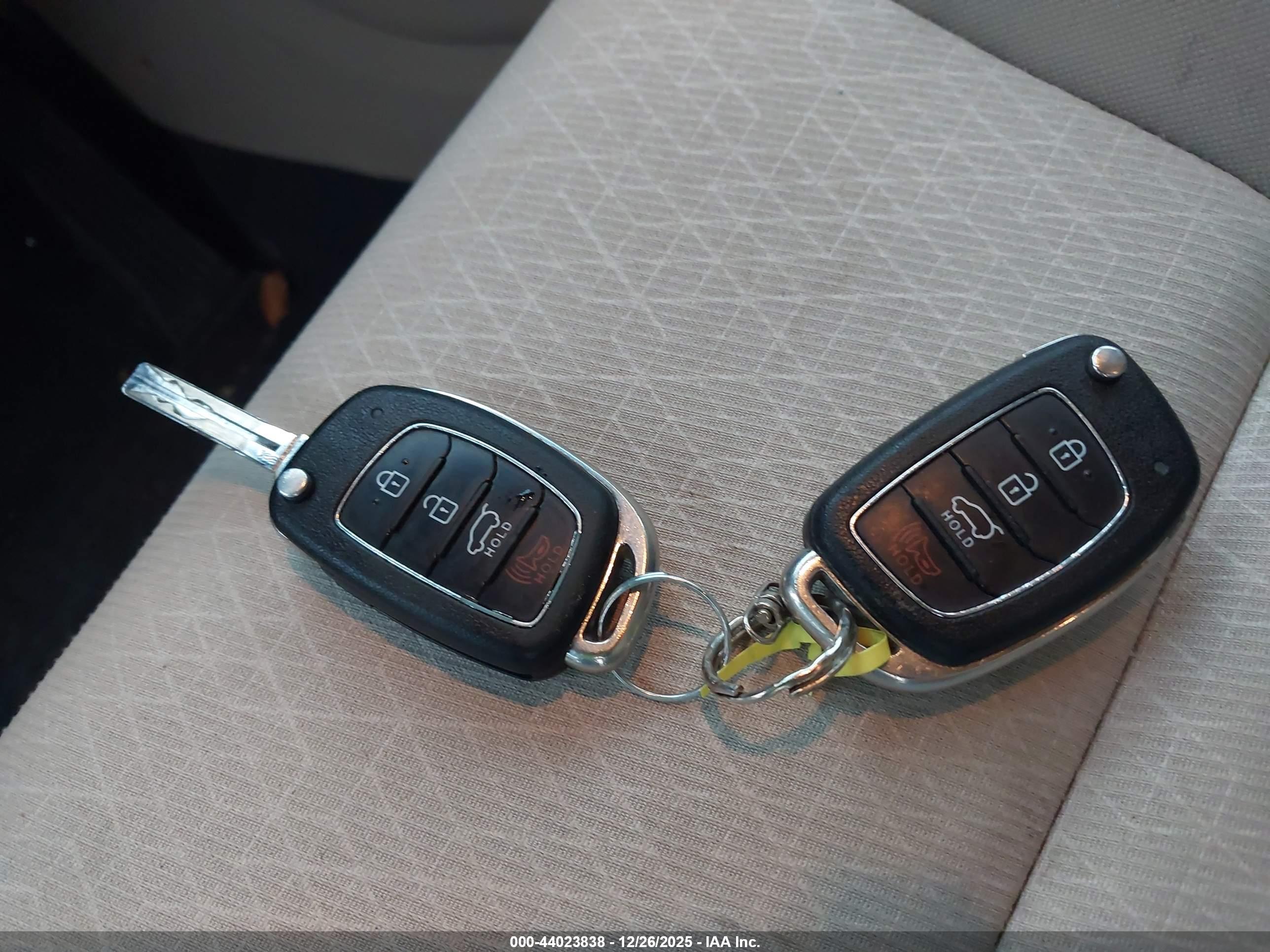 HYUNDAI TUCSON image 11