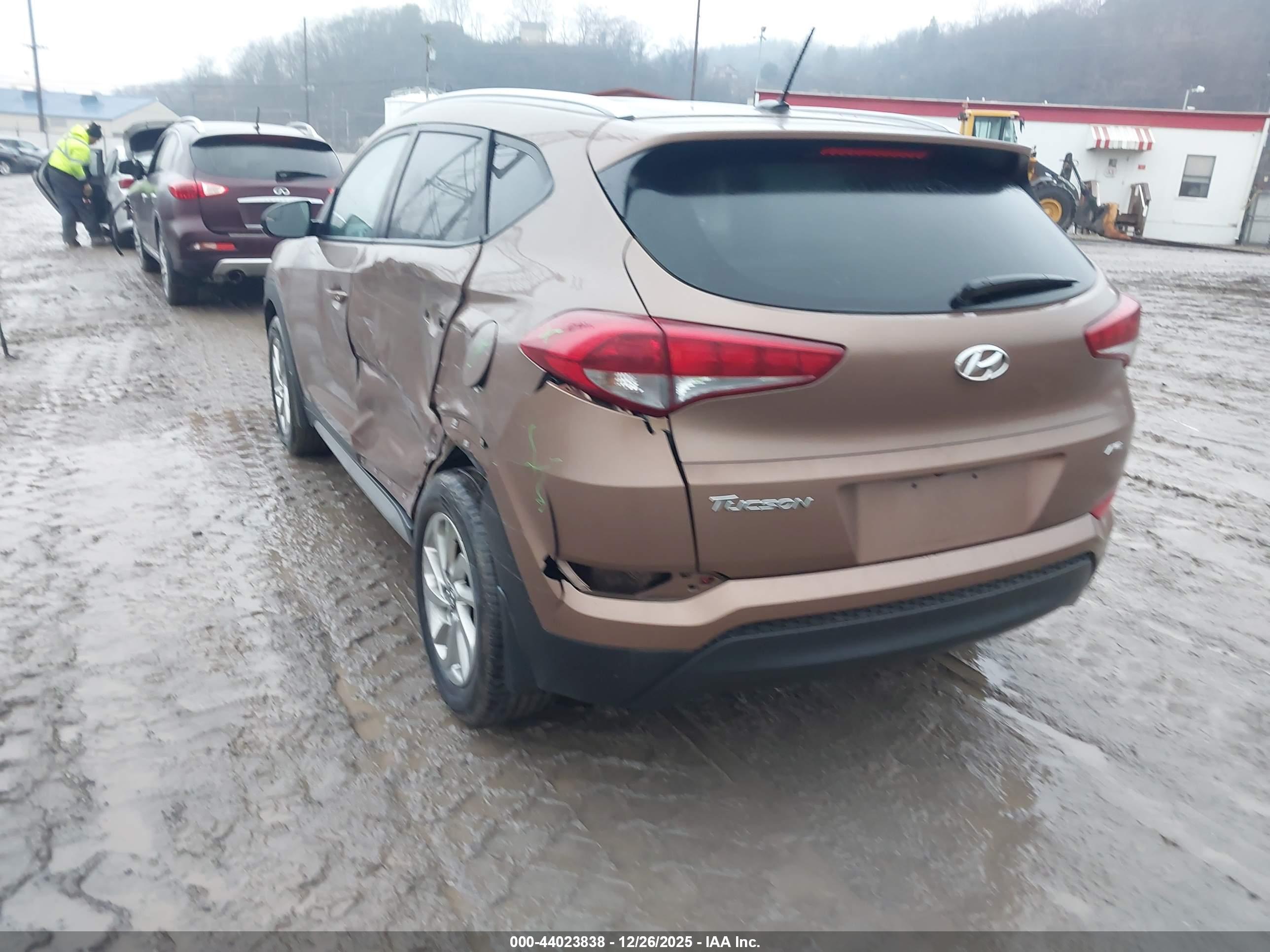 HYUNDAI TUCSON image 3