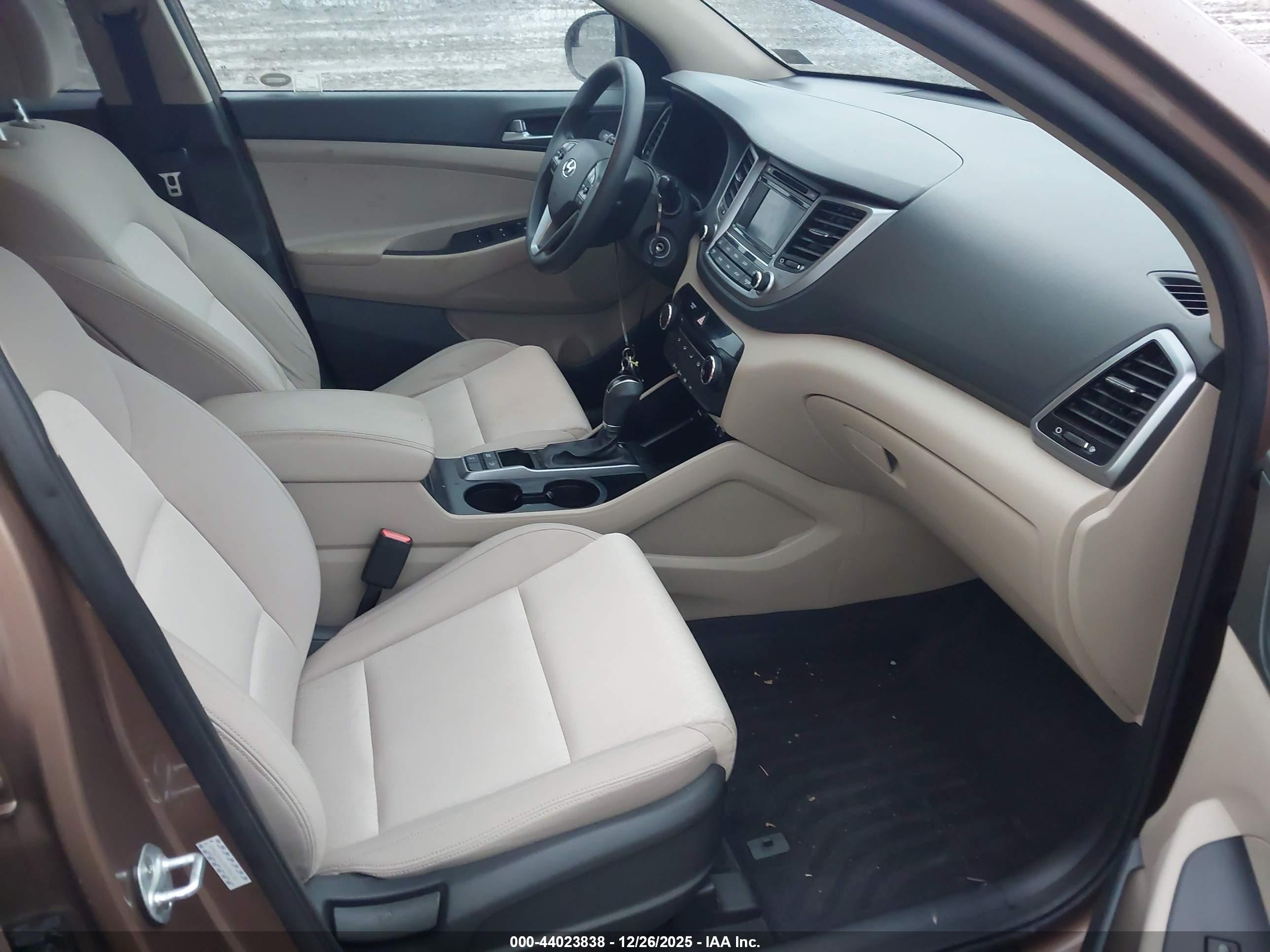 HYUNDAI TUCSON image 5