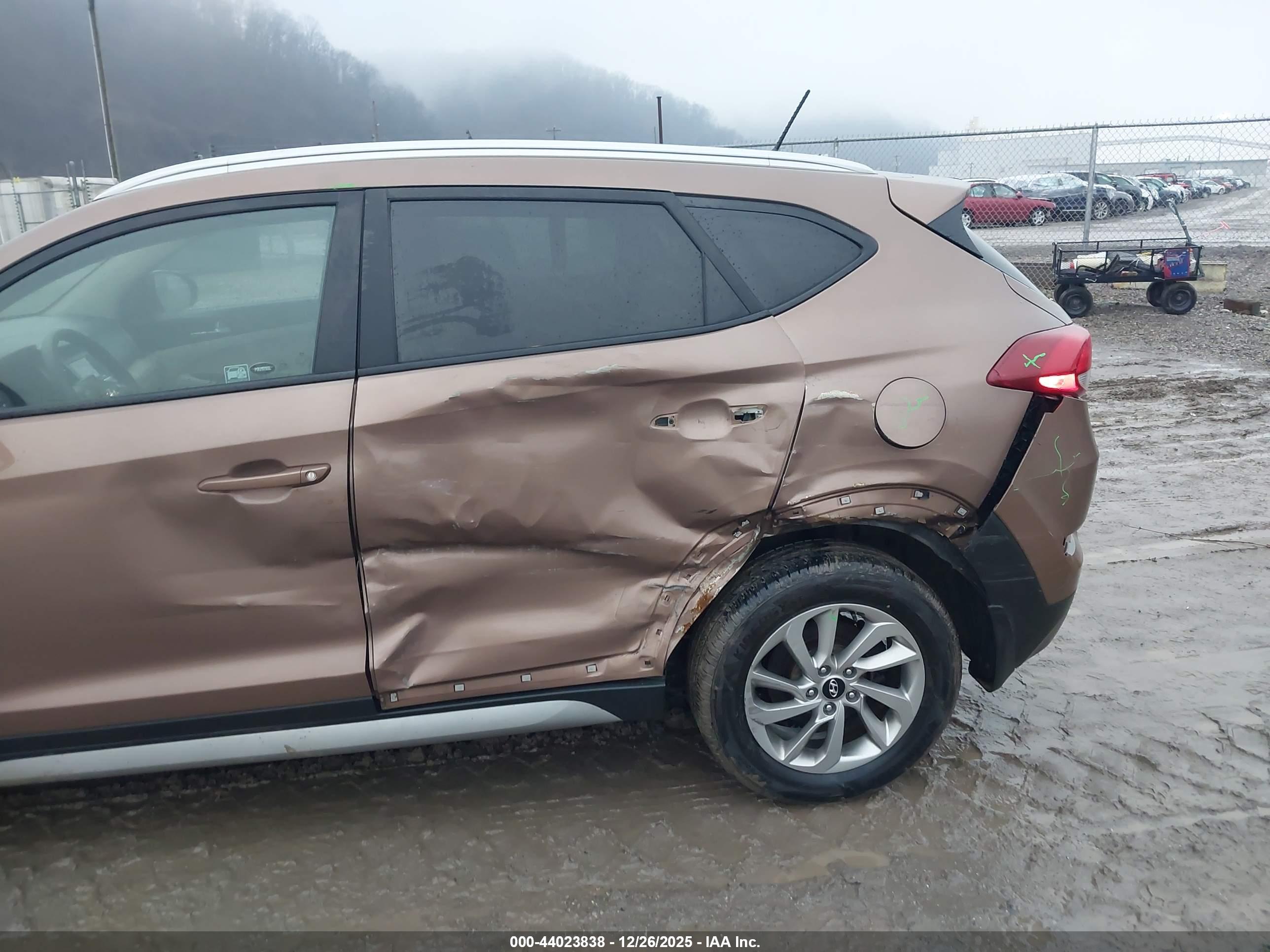 HYUNDAI TUCSON image 6