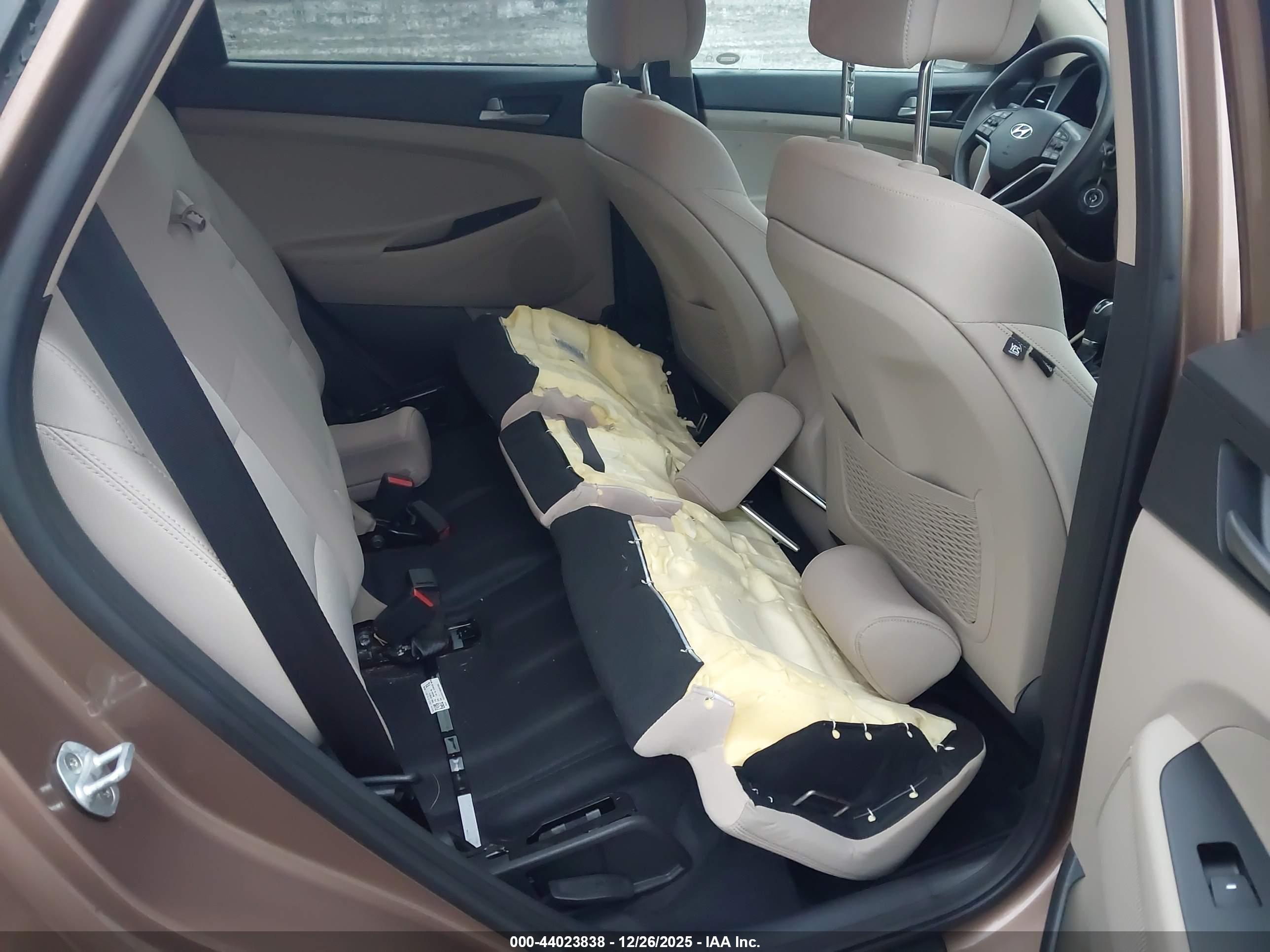 HYUNDAI TUCSON image 8