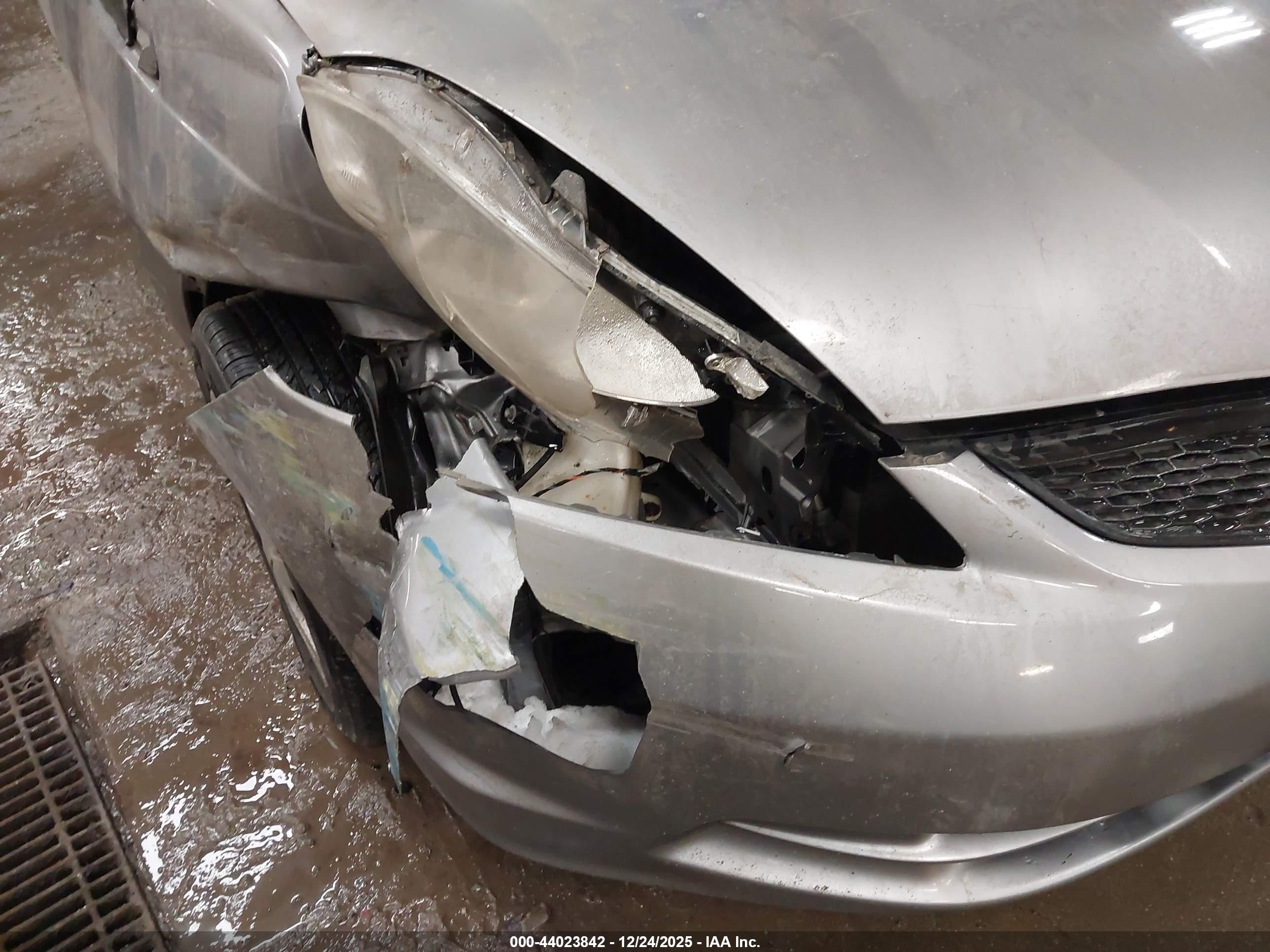 HONDA FIT image 6