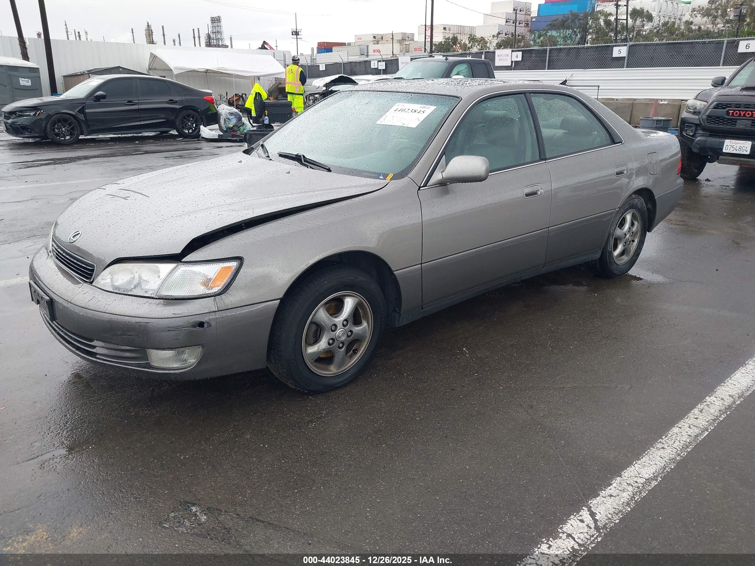LEXUS ES image 2