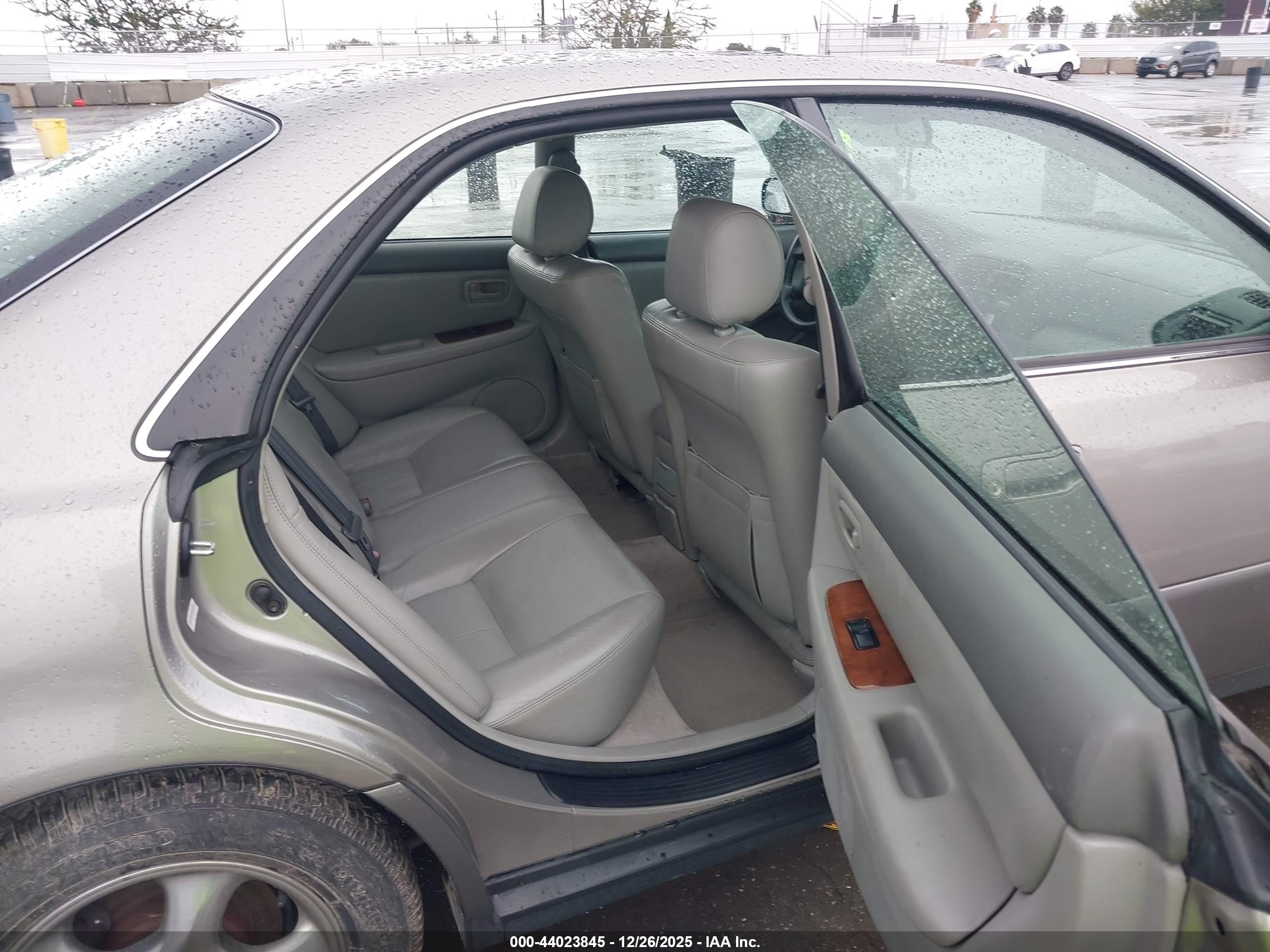LEXUS ES image 8