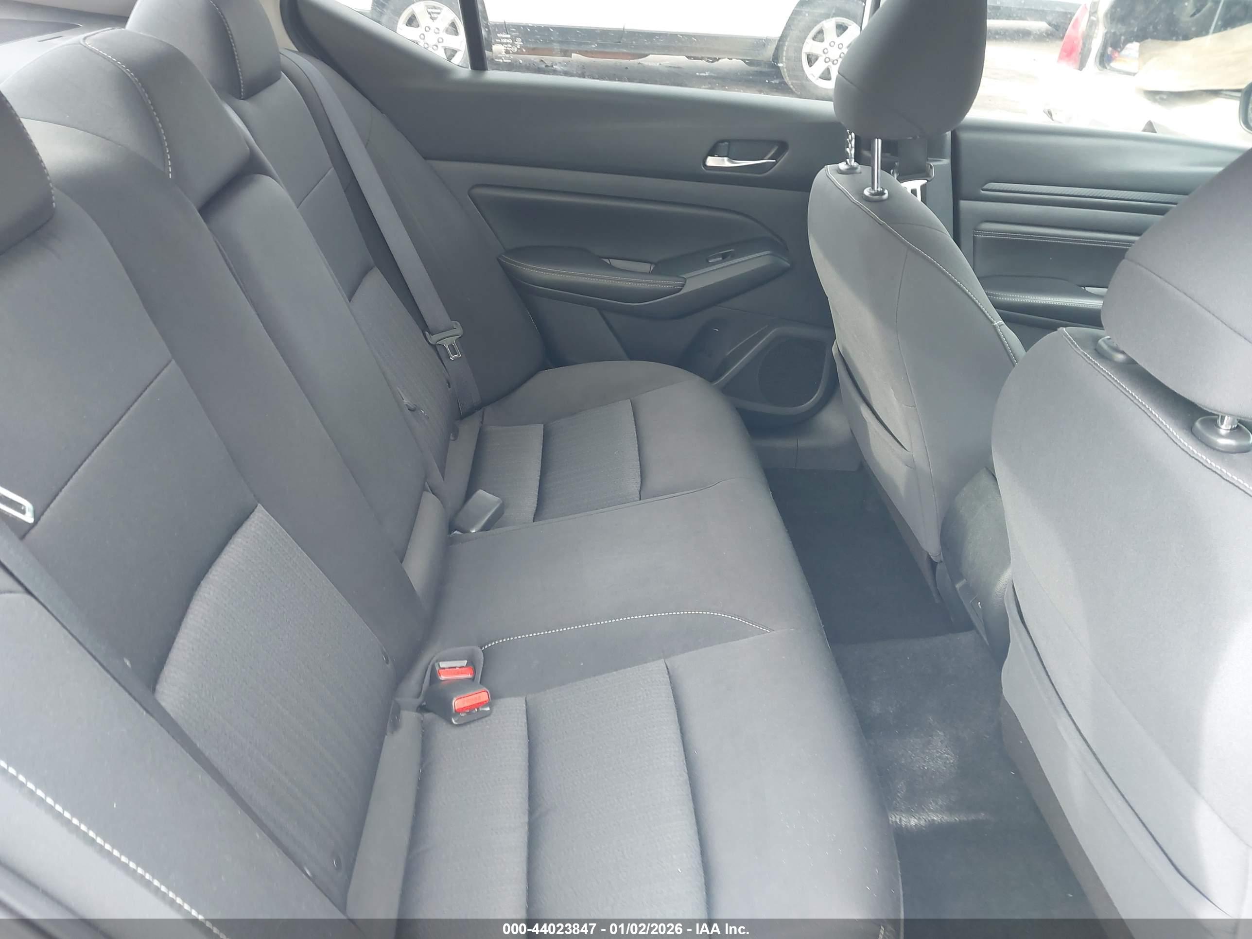 NISSAN ALTIMA image 8