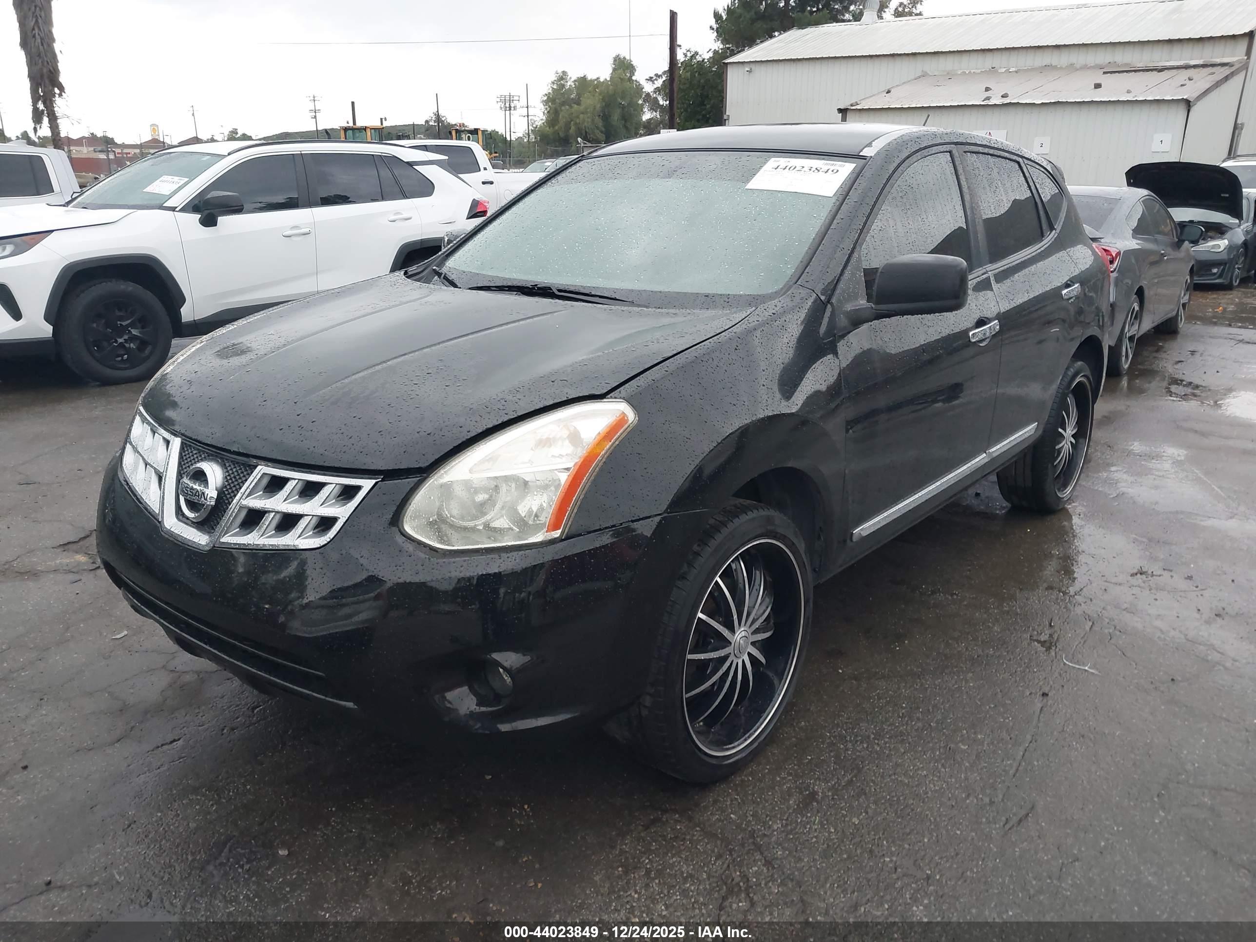NISSAN ROGUE image 2