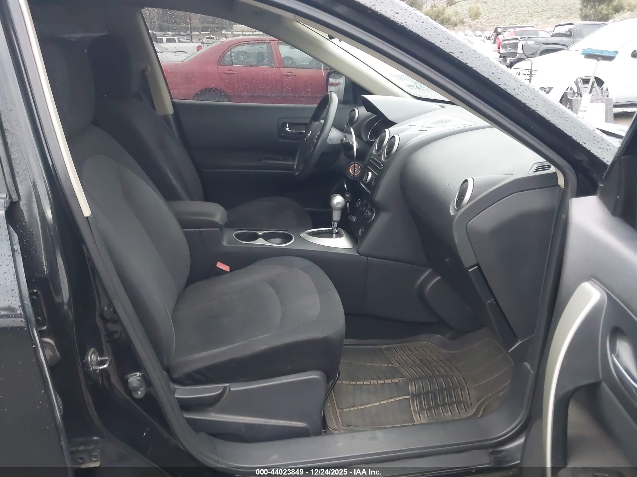 NISSAN ROGUE image 5