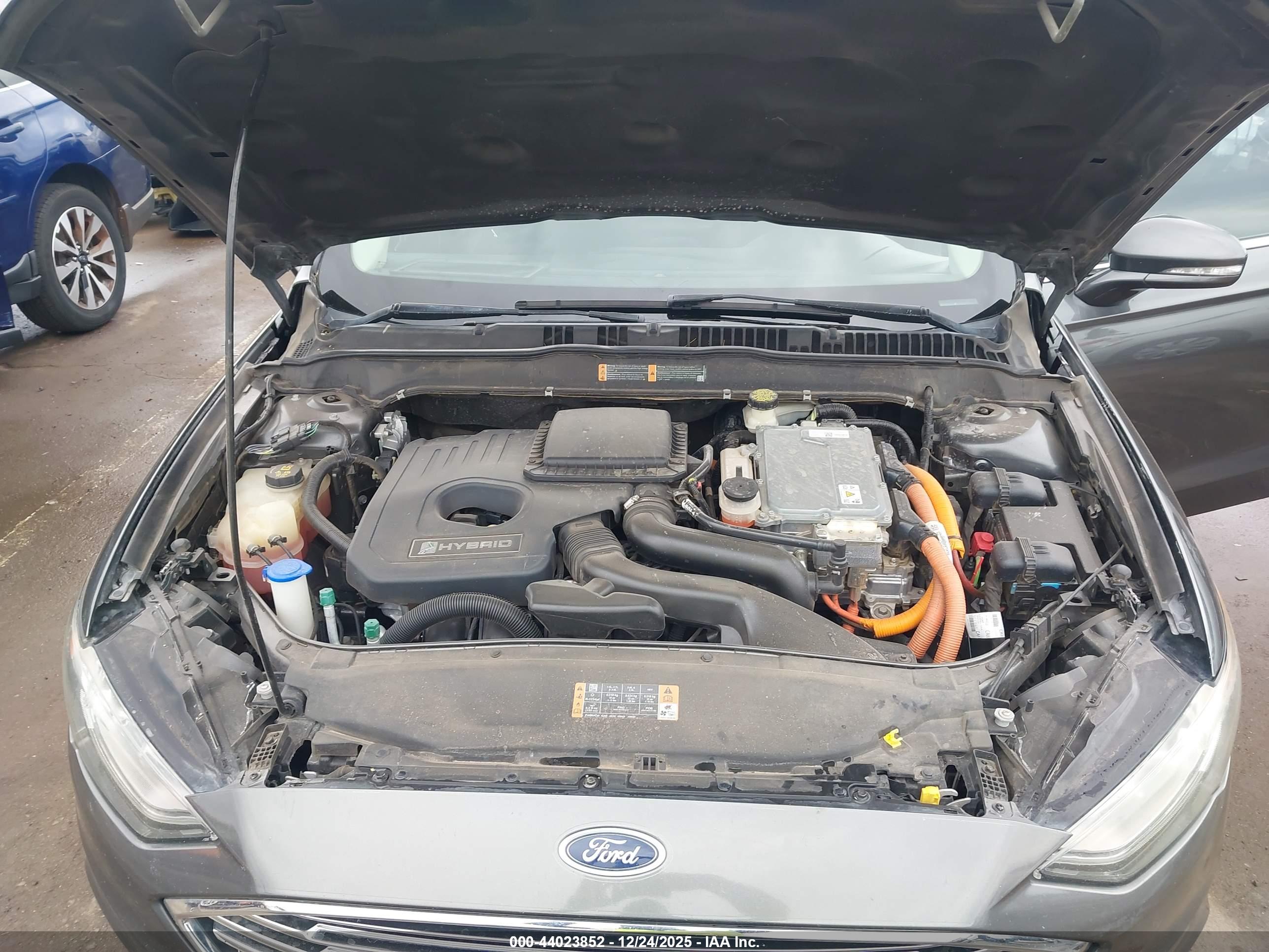 FORD FUSION image 10