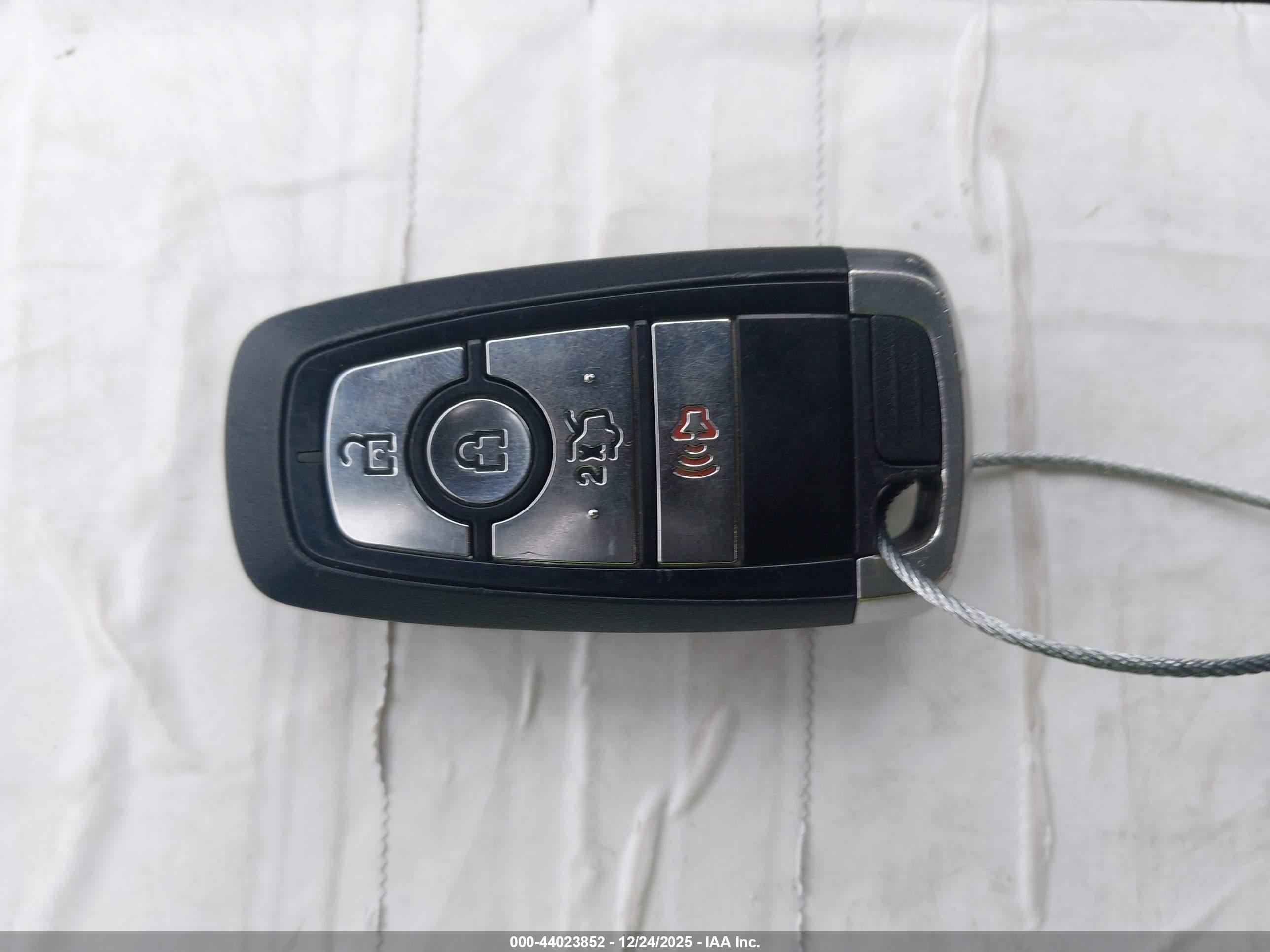 FORD FUSION image 11