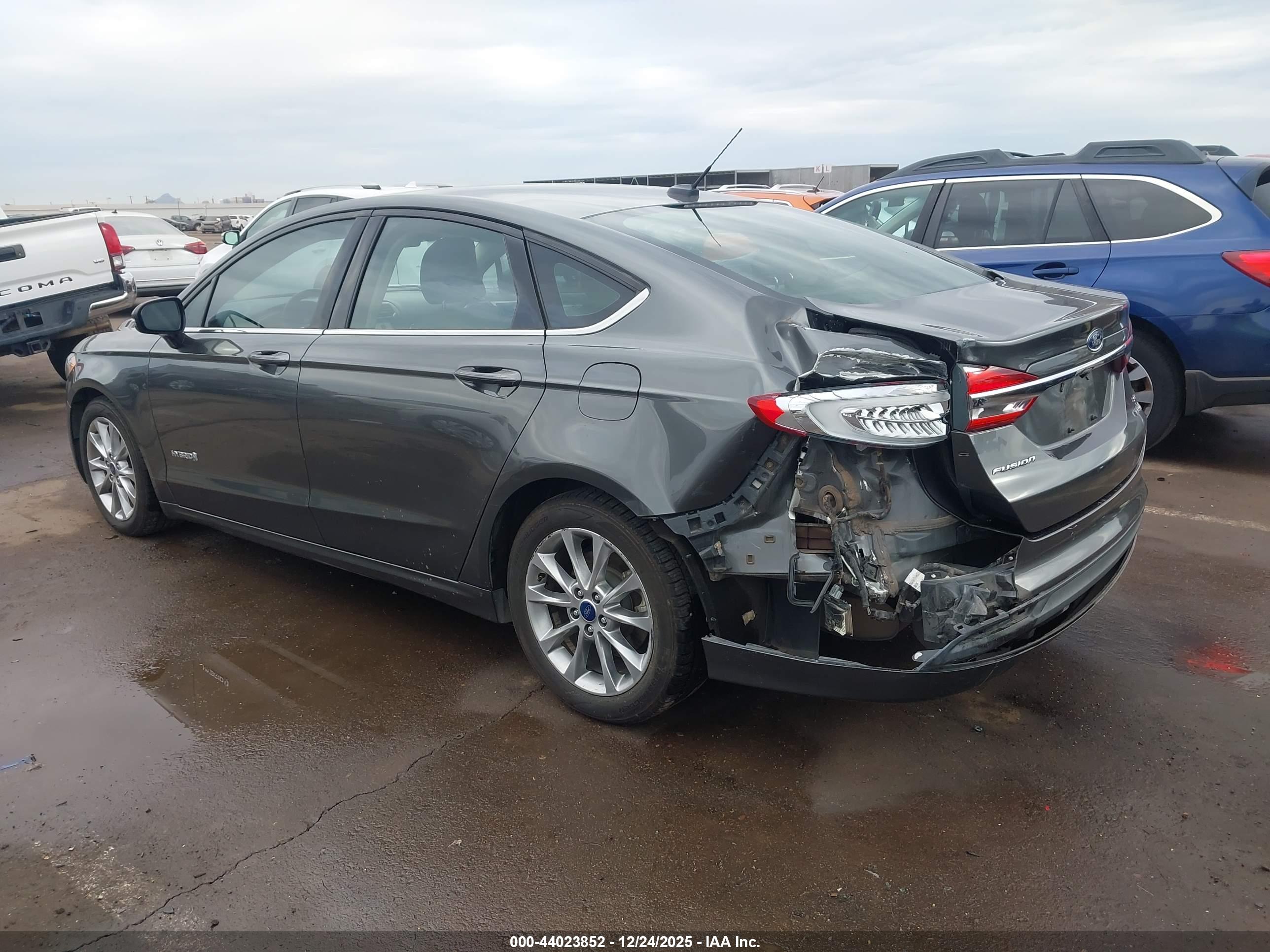 FORD FUSION image 3
