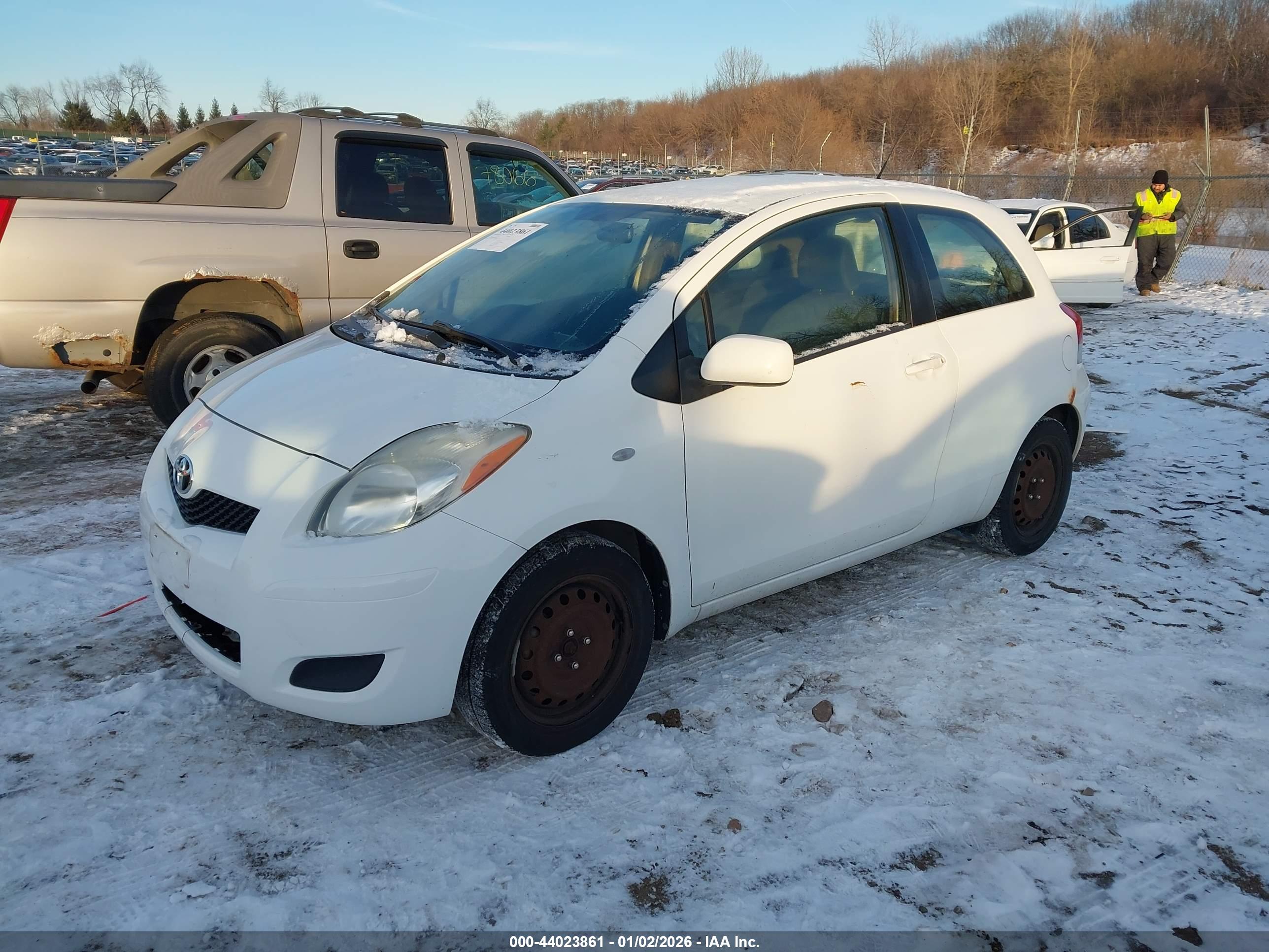TOYOTA YARIS image 2