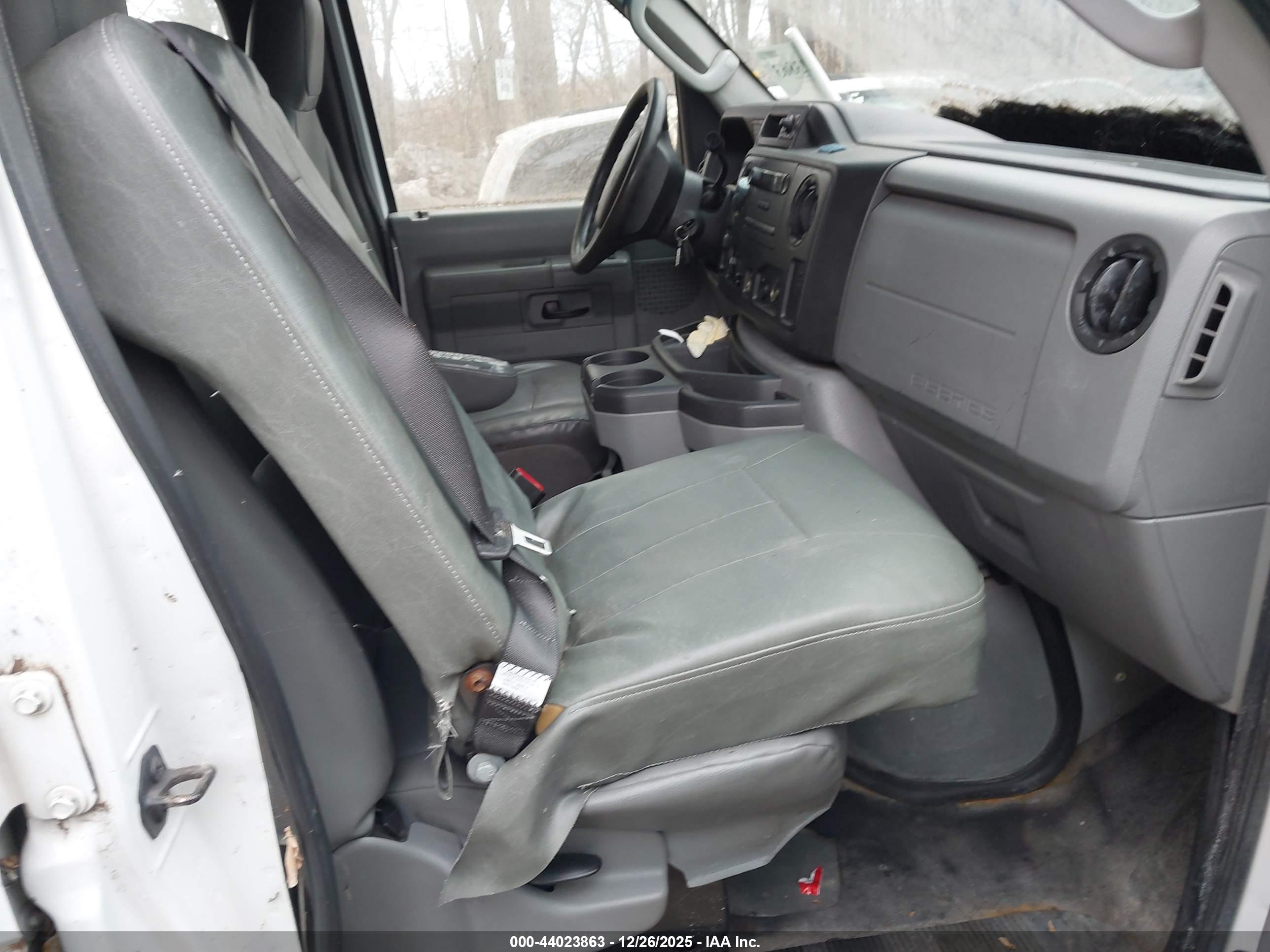 FORD E-350 image 5