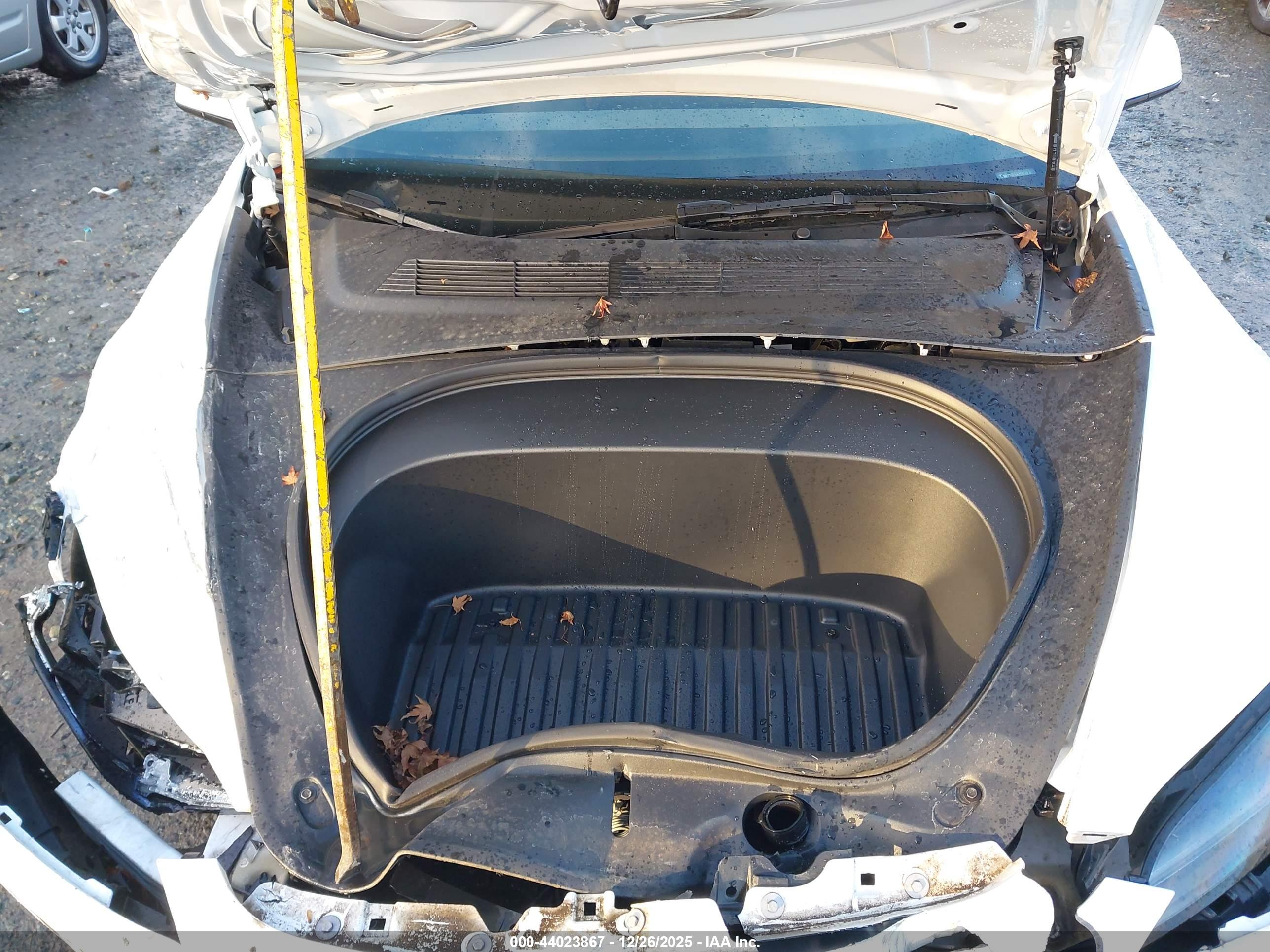 TESLA MODEL image 10