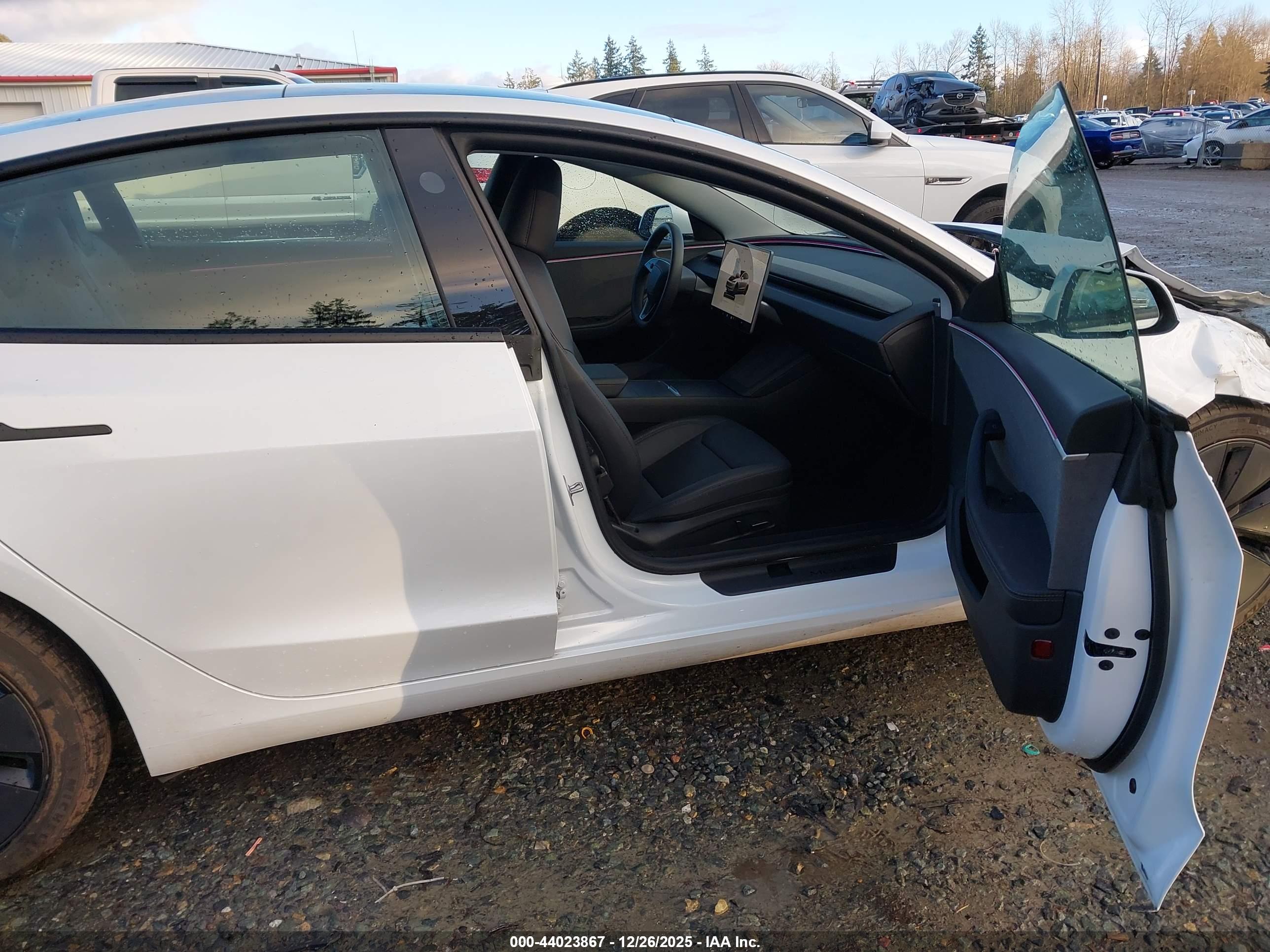 TESLA MODEL image 5