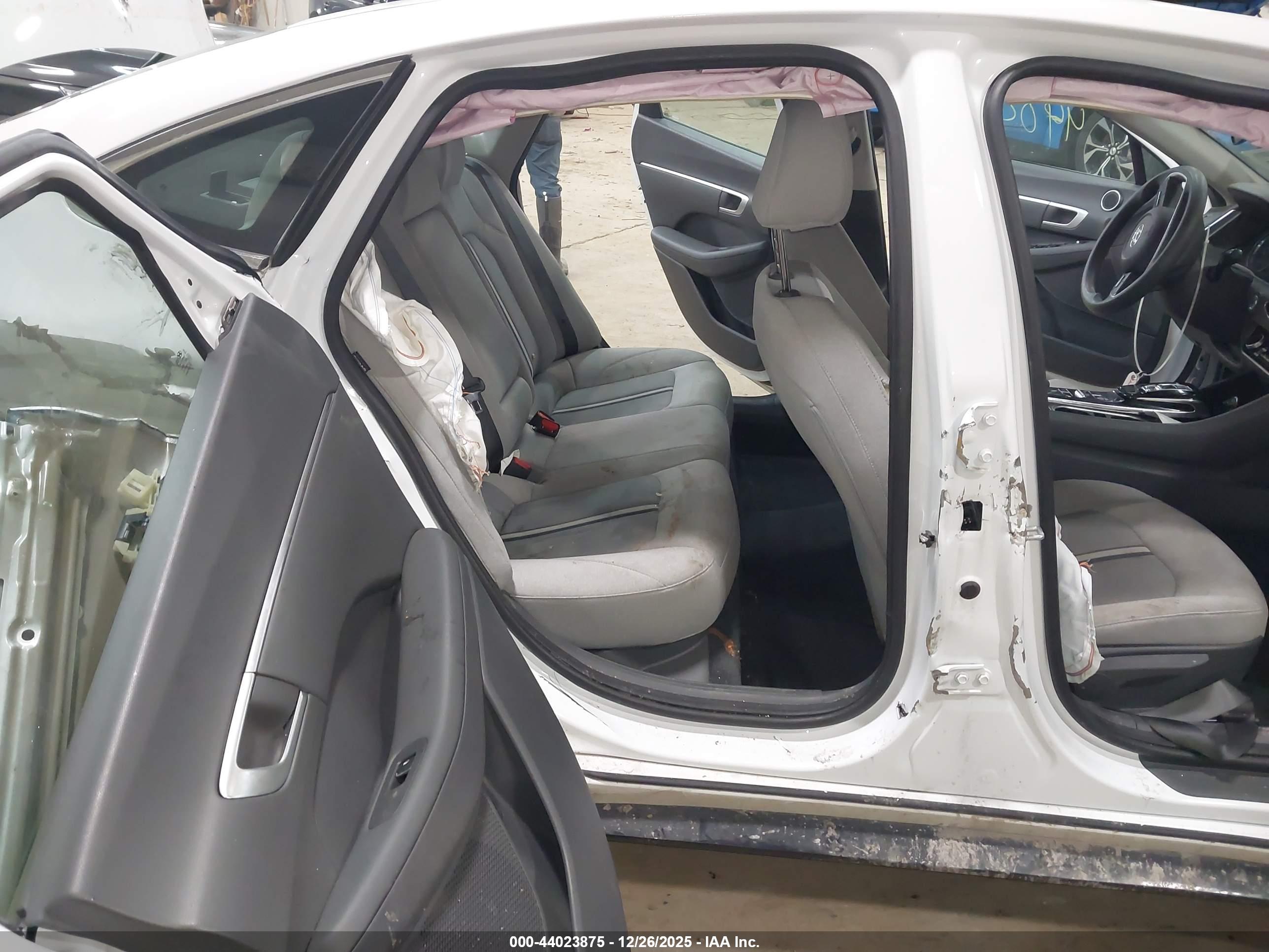 HYUNDAI SONATA image 8