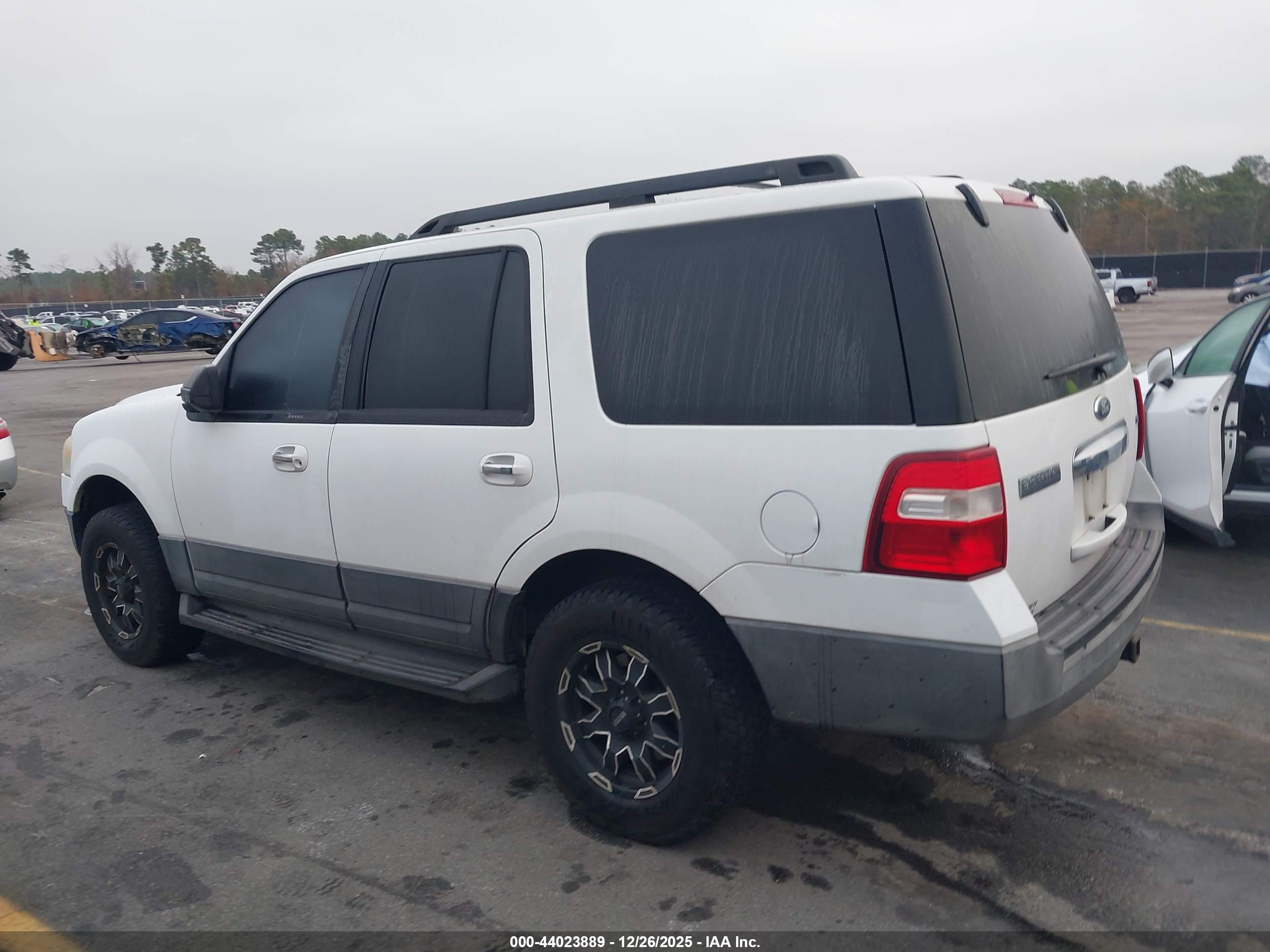 FORD EXPEDITION image 3