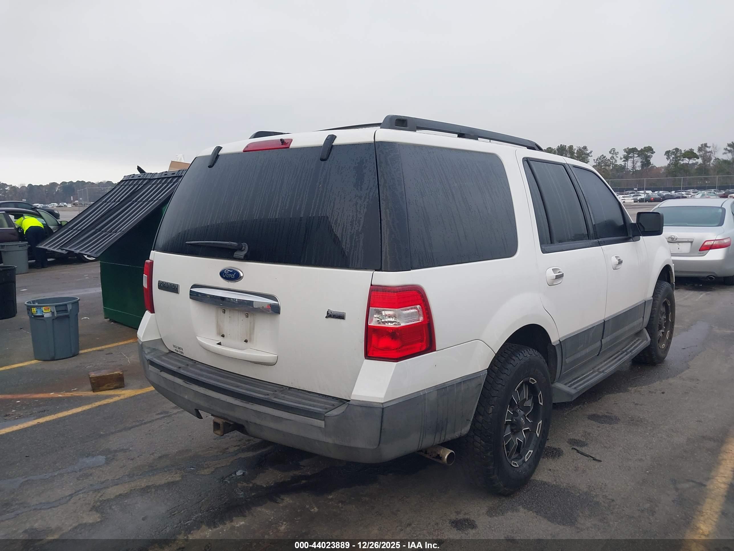 FORD EXPEDITION image 4