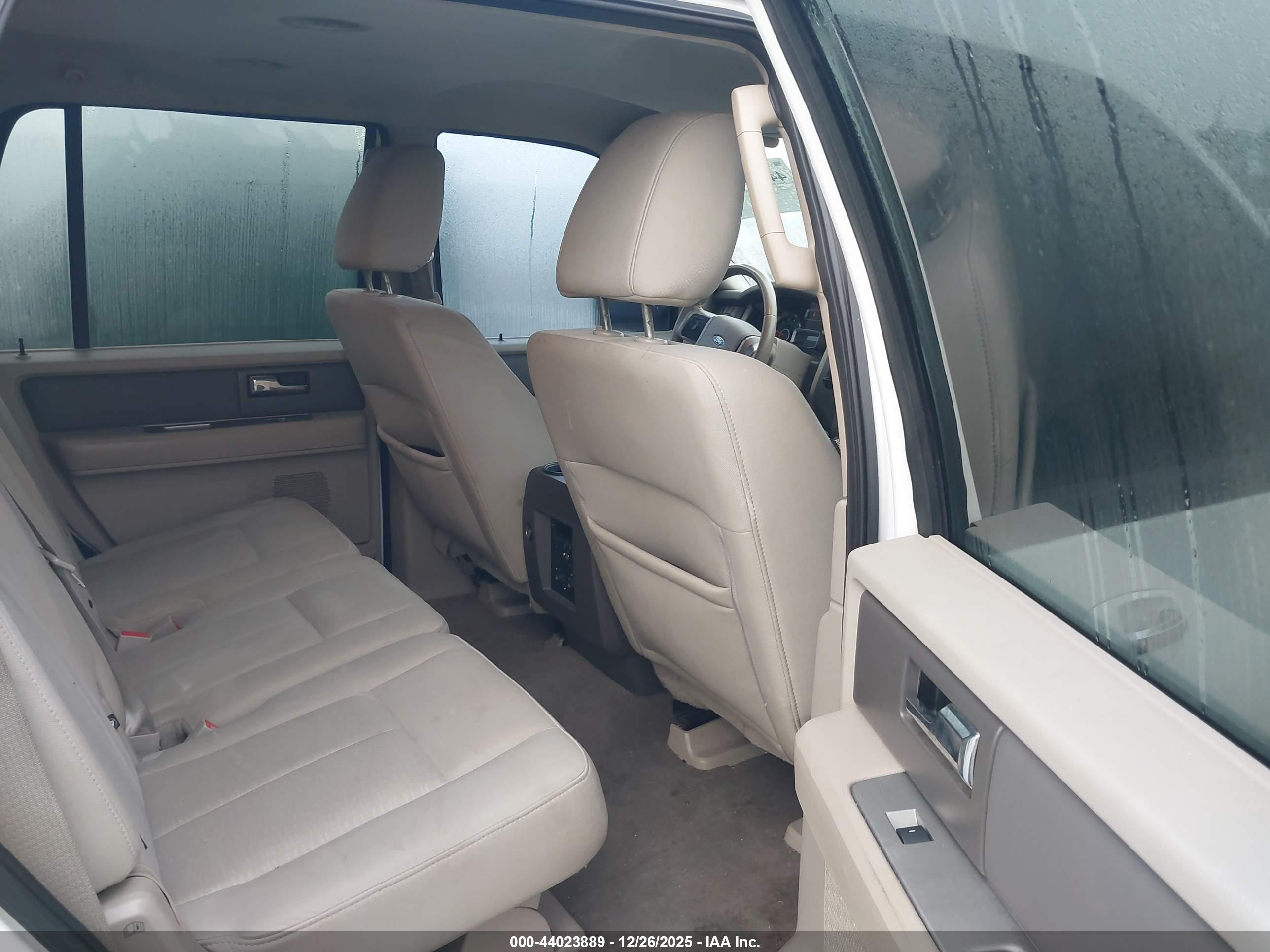 FORD EXPEDITION image 8
