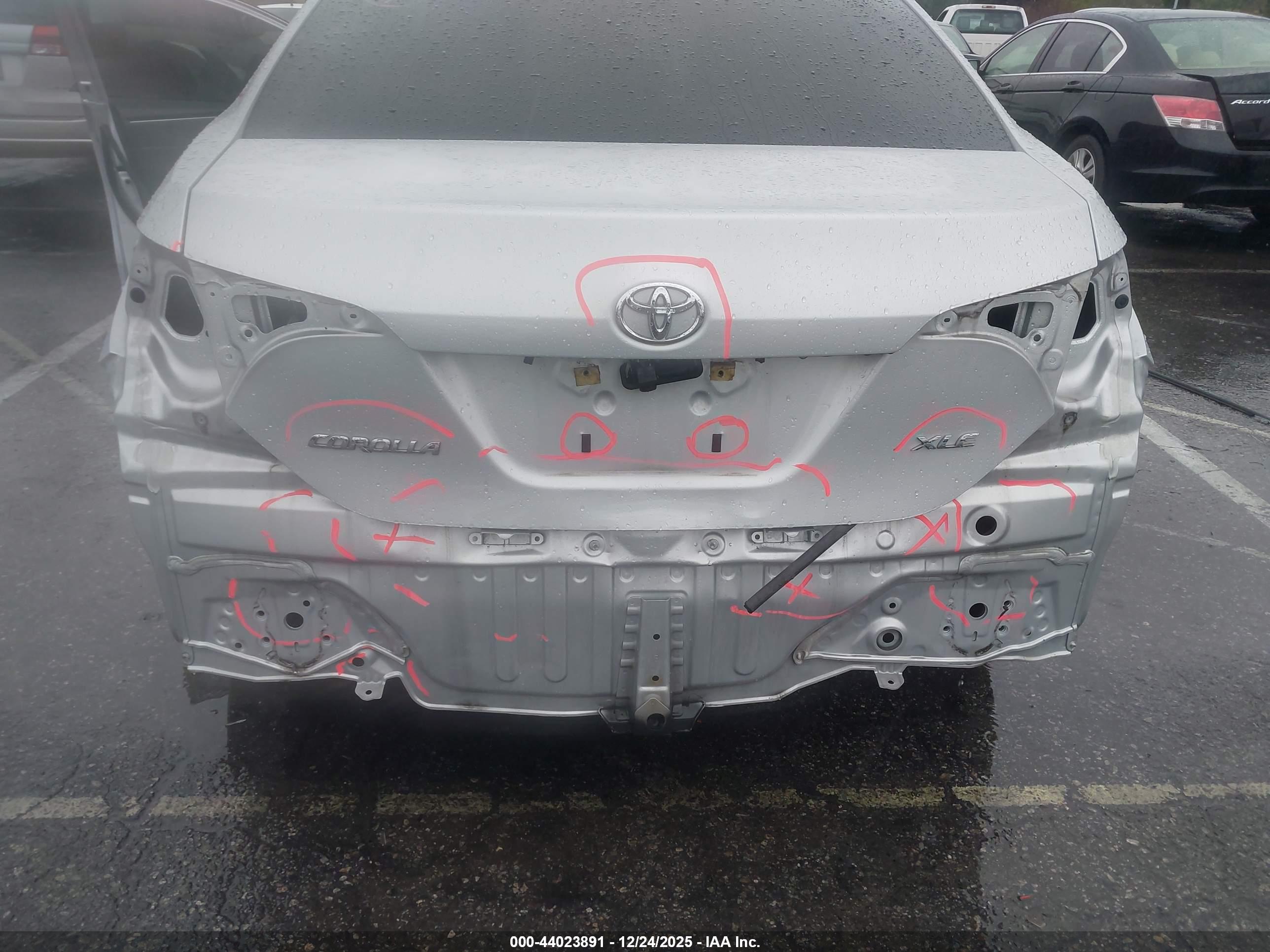 TOYOTA COROLLA image 6