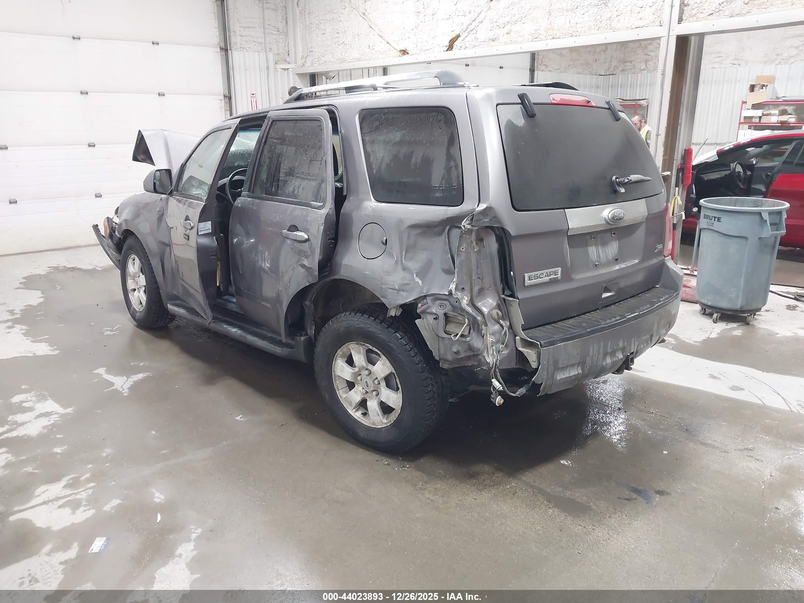 FORD ESCAPE image 3