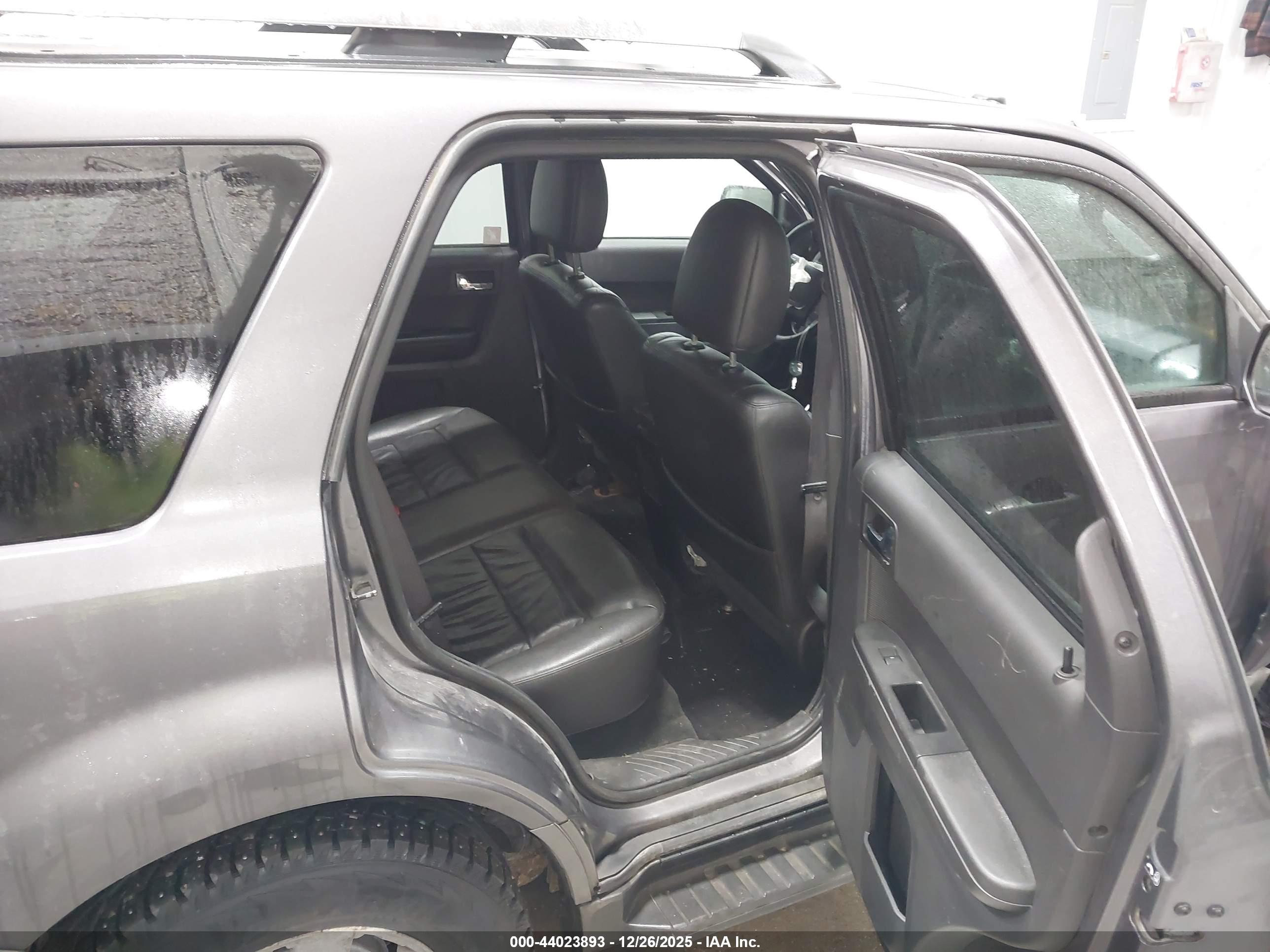 FORD ESCAPE image 8