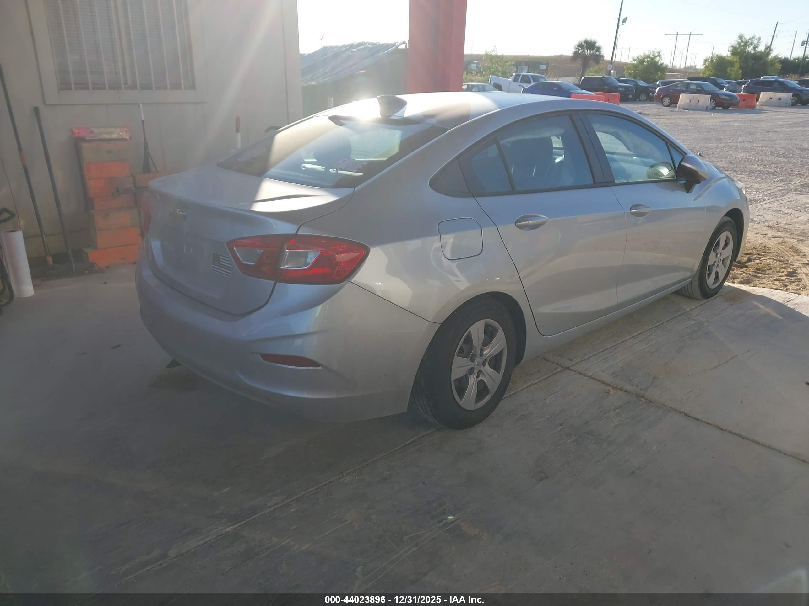 CHEVROLET CRUZE image 4