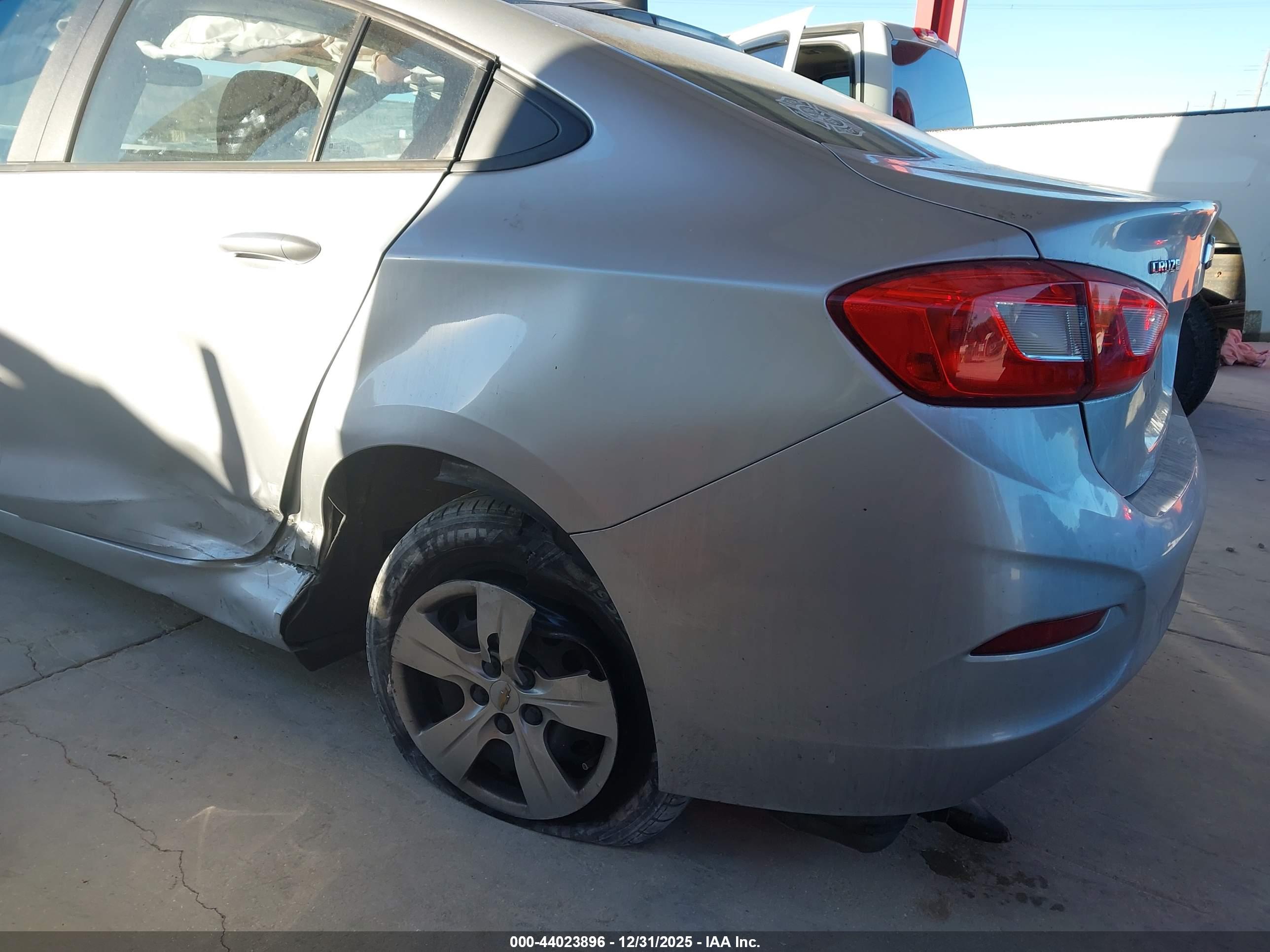 CHEVROLET CRUZE image 6