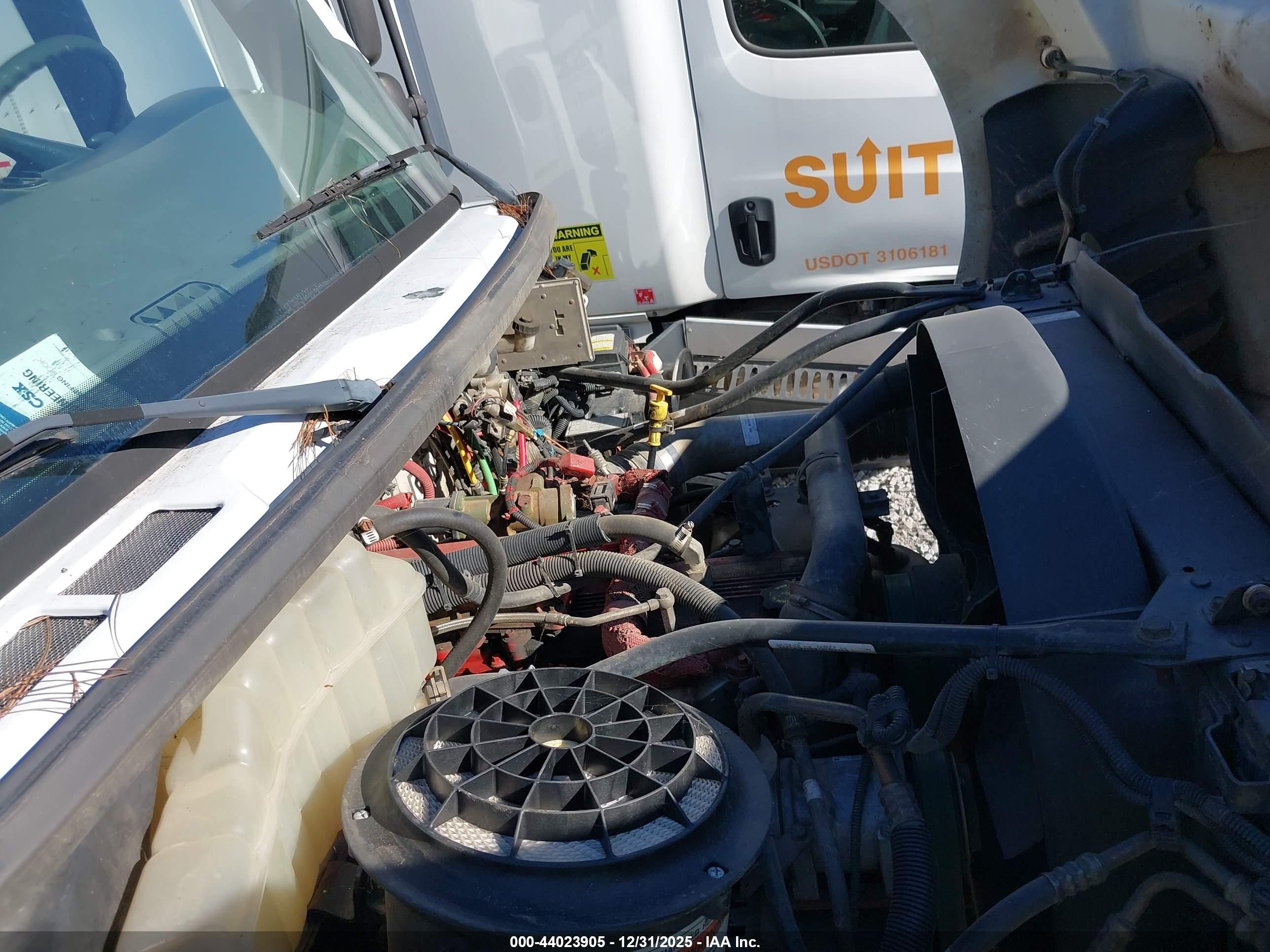 FREIGHTLINER M2 image 10