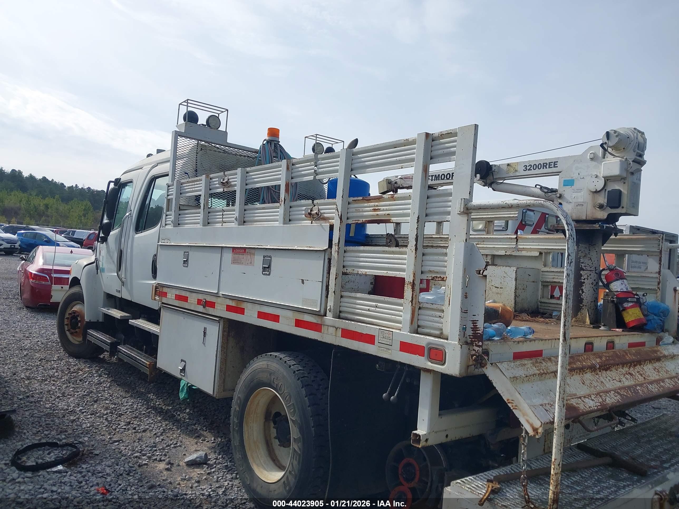 FREIGHTLINER M2 image 3