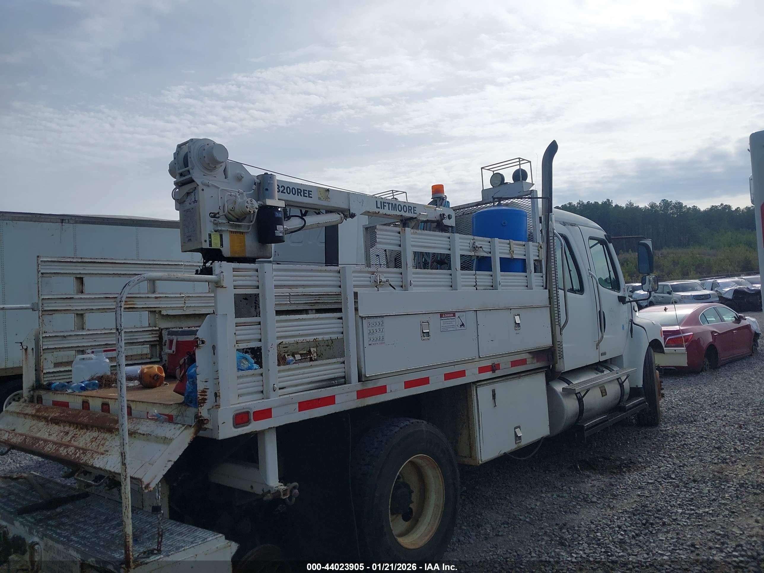 FREIGHTLINER M2 image 4