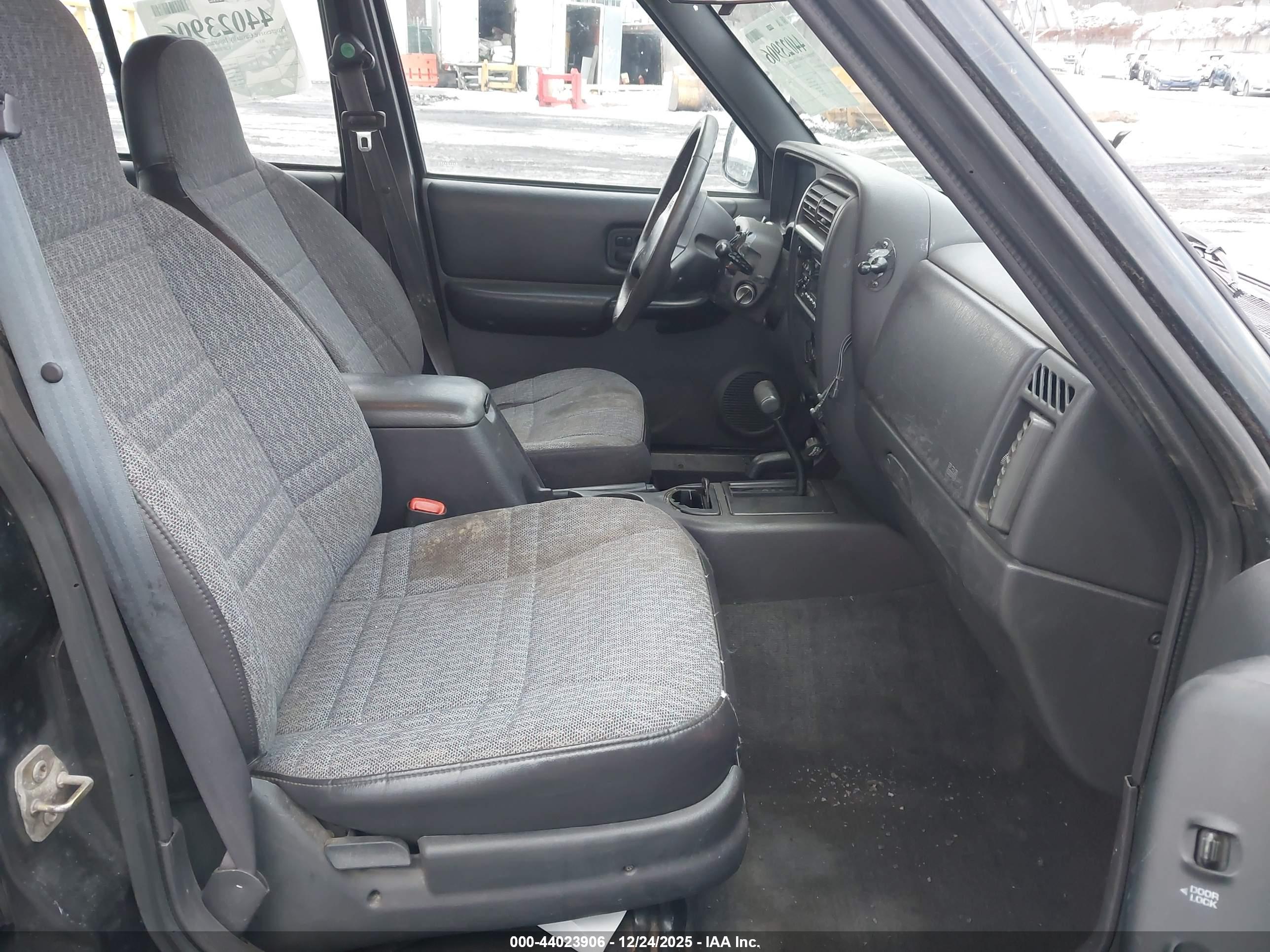 JEEP CHEROKEE image 5