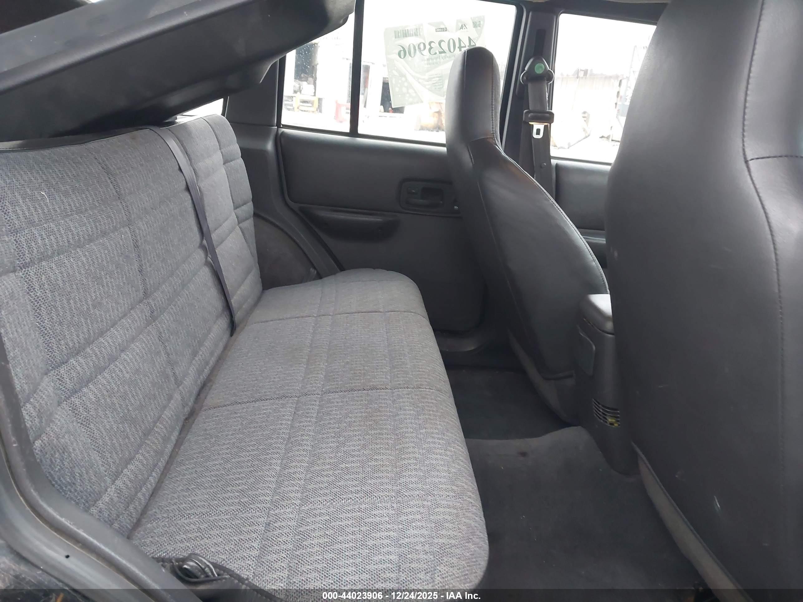 JEEP CHEROKEE image 8