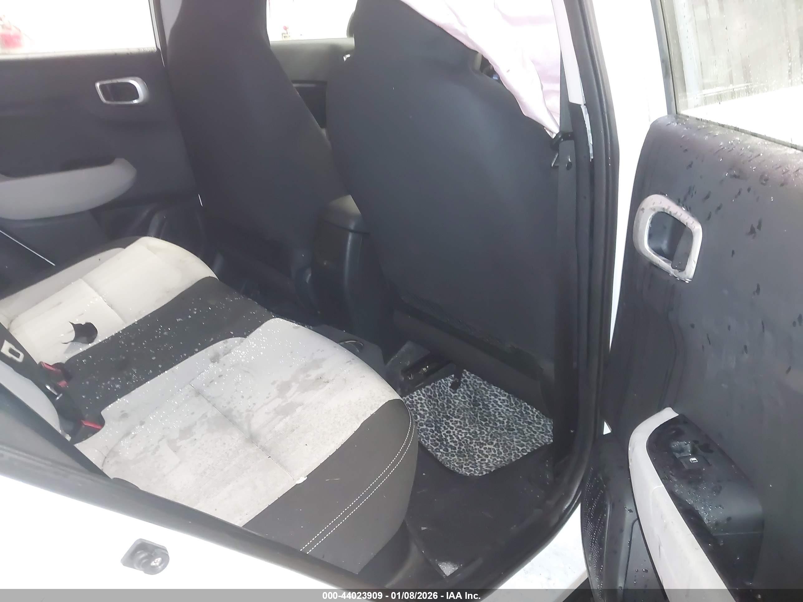 HYUNDAI VENUE image 8