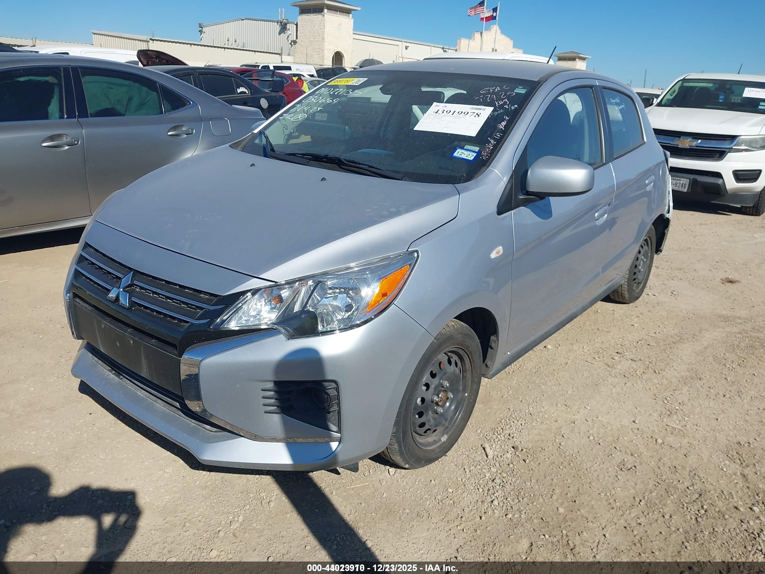 MITSUBISHI MIRAGE image 2