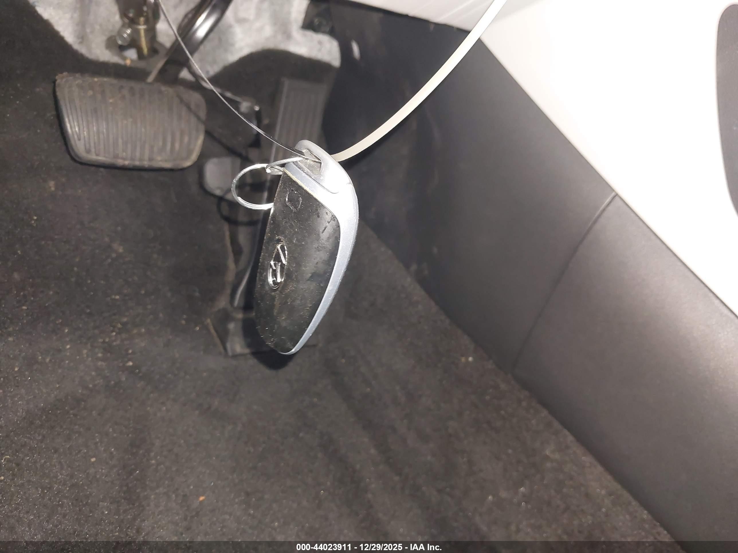 HYUNDAI TUCSON image 11