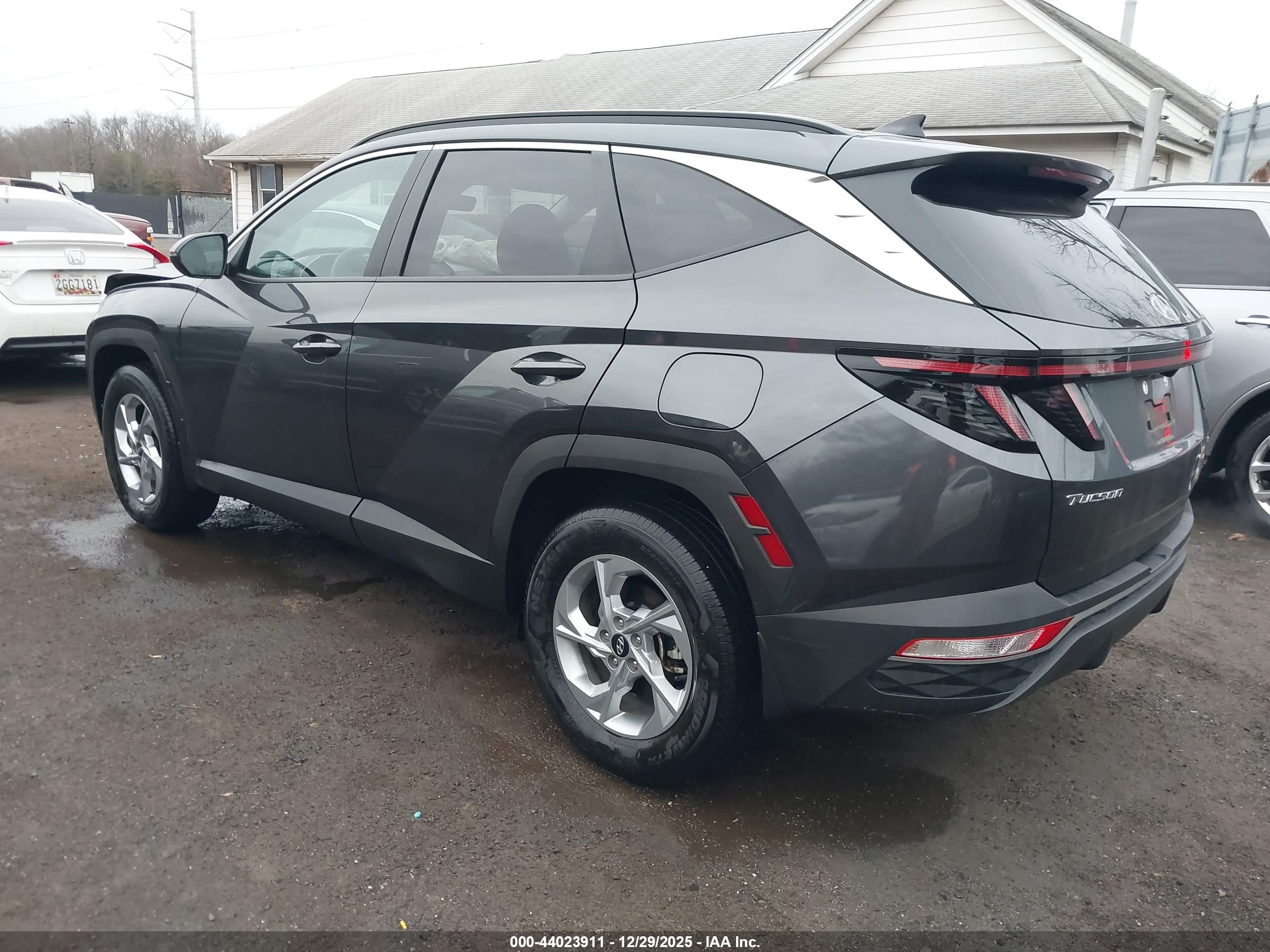 HYUNDAI TUCSON image 3
