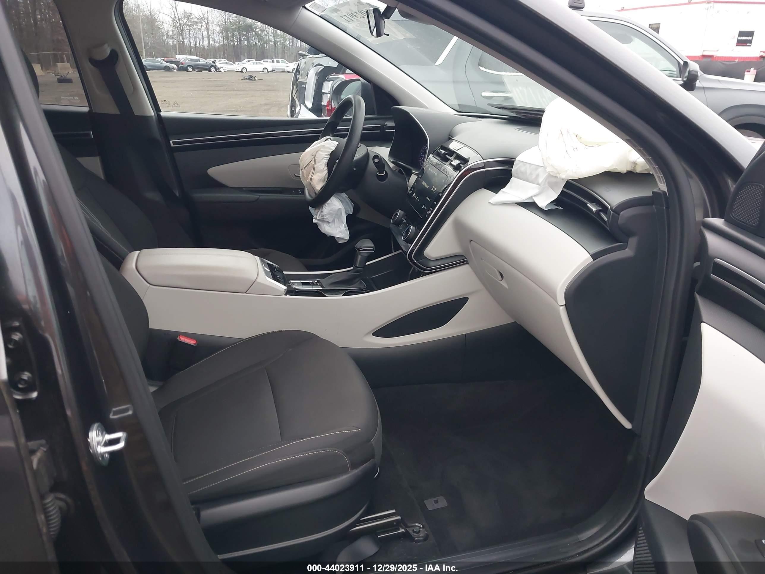 HYUNDAI TUCSON image 5