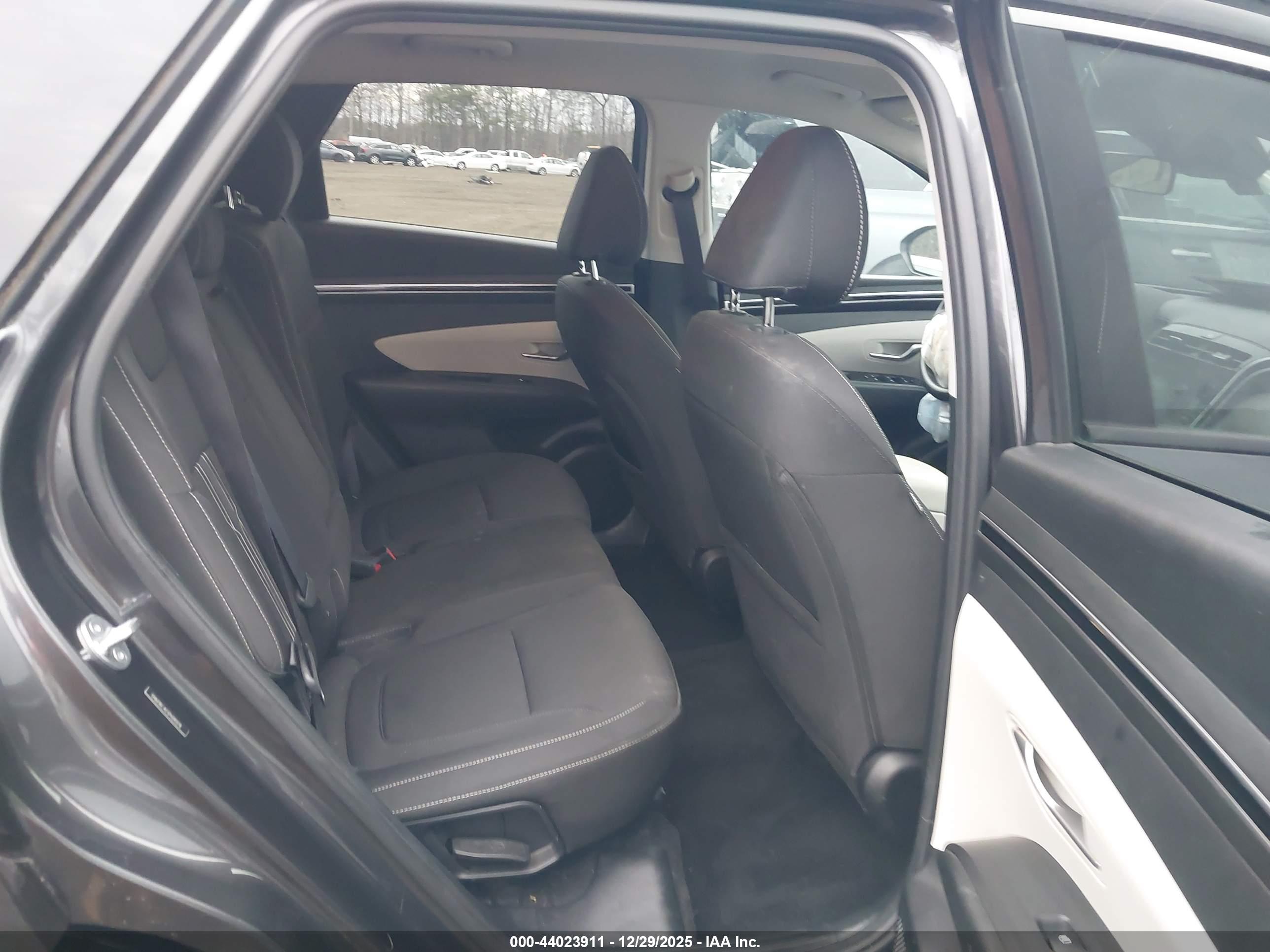 HYUNDAI TUCSON image 8