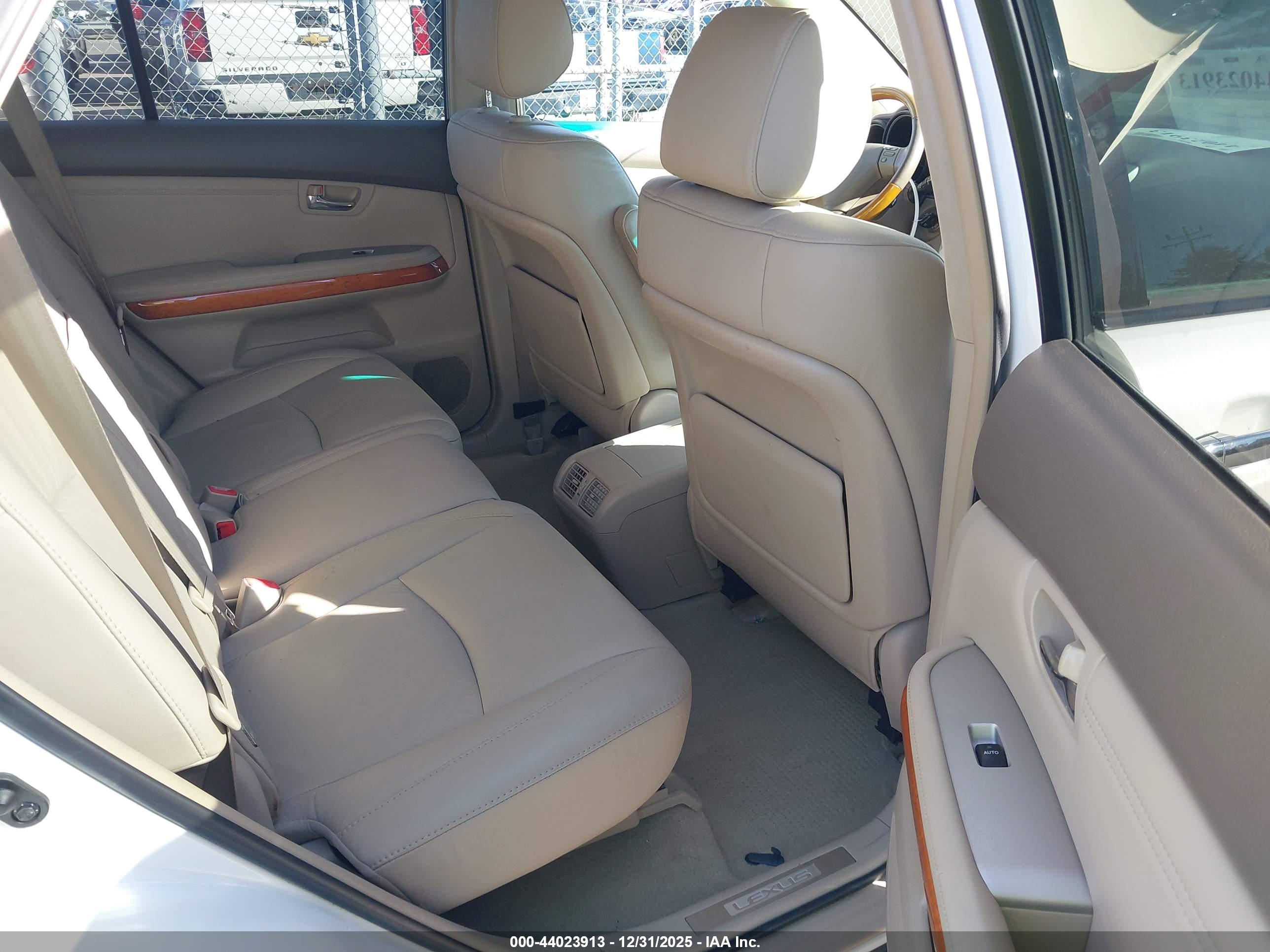 LEXUS RX image 8