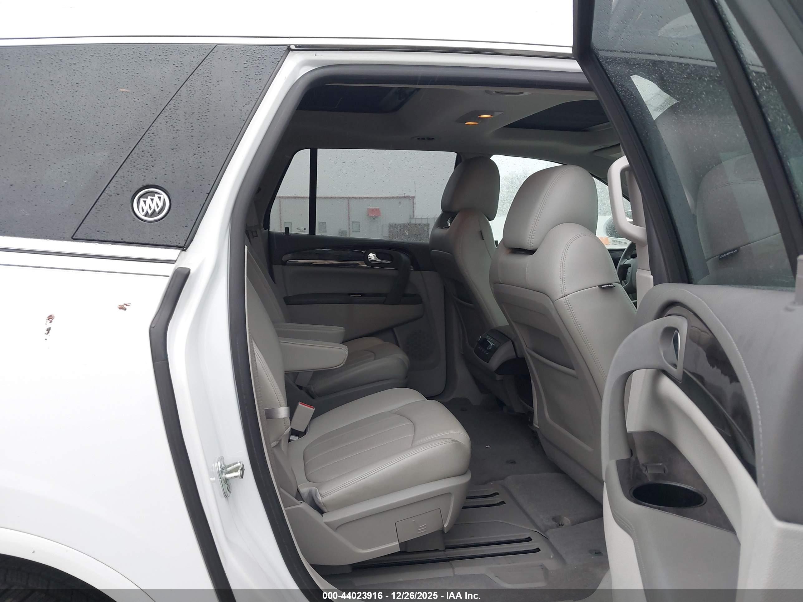 BUICK ENCLAVE image 8