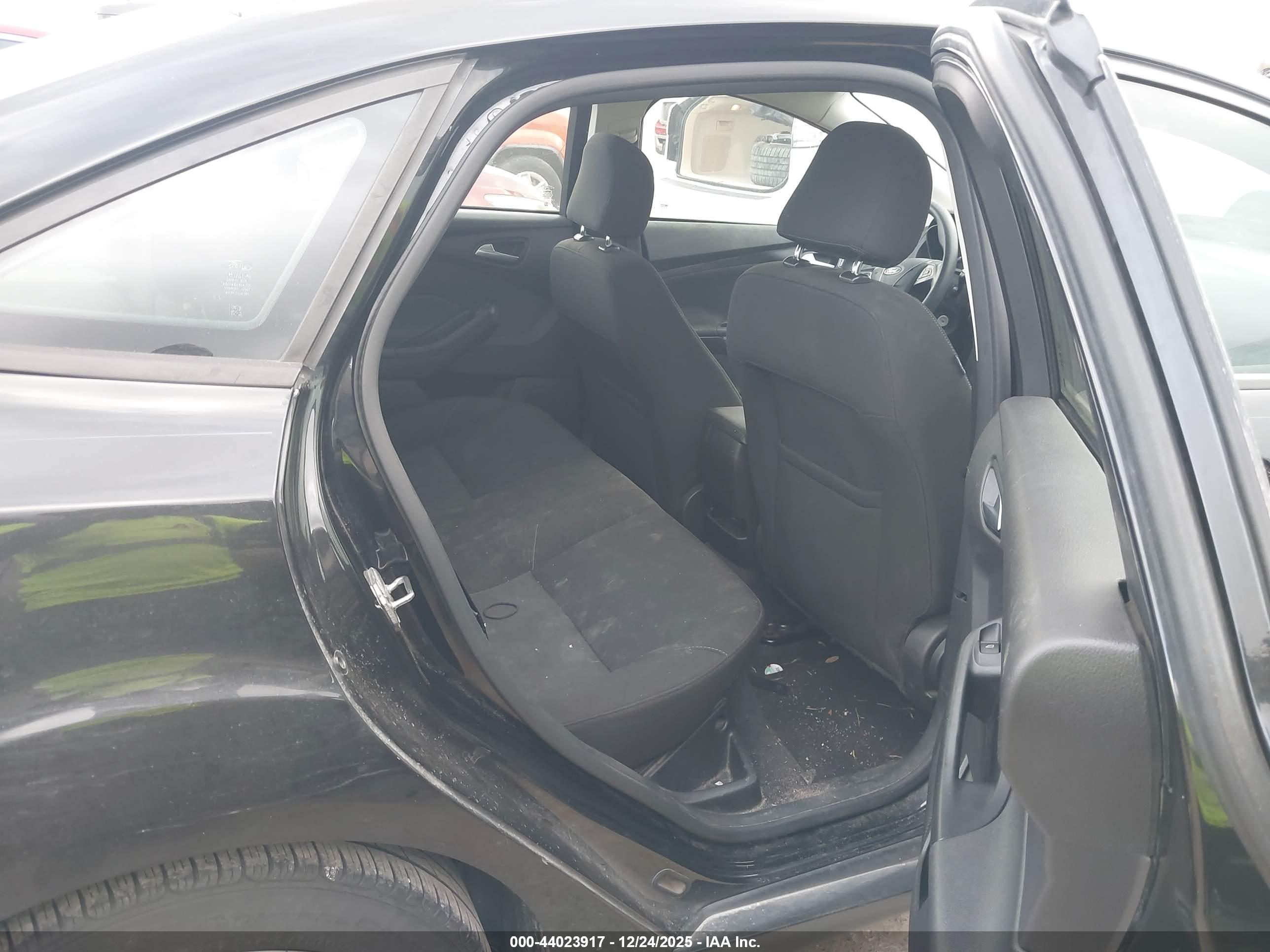 FORD FOCUS image 8